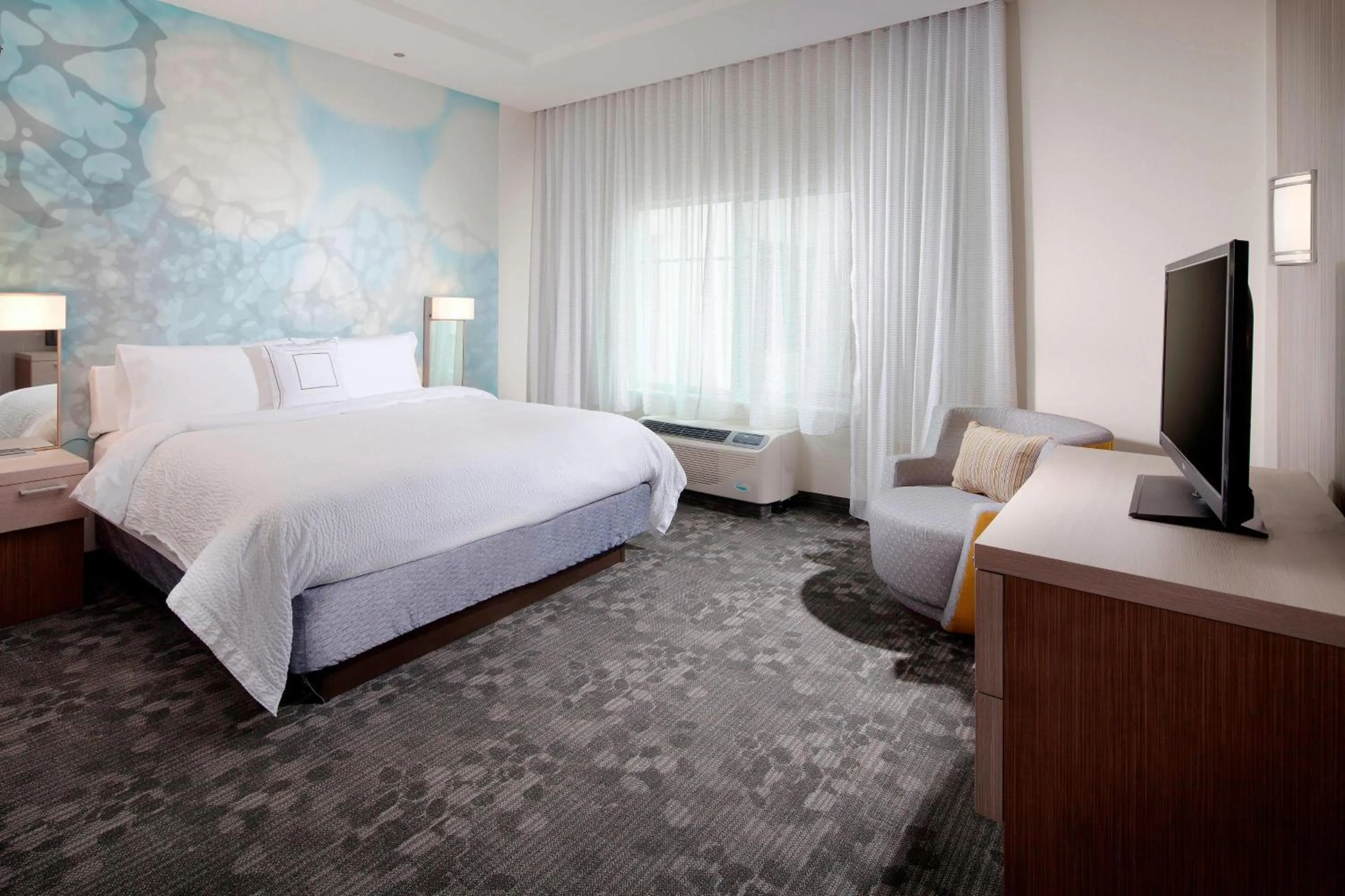 Photo of the whole room, Bed in Courtyard by Marriott Palm Beach Jupiter