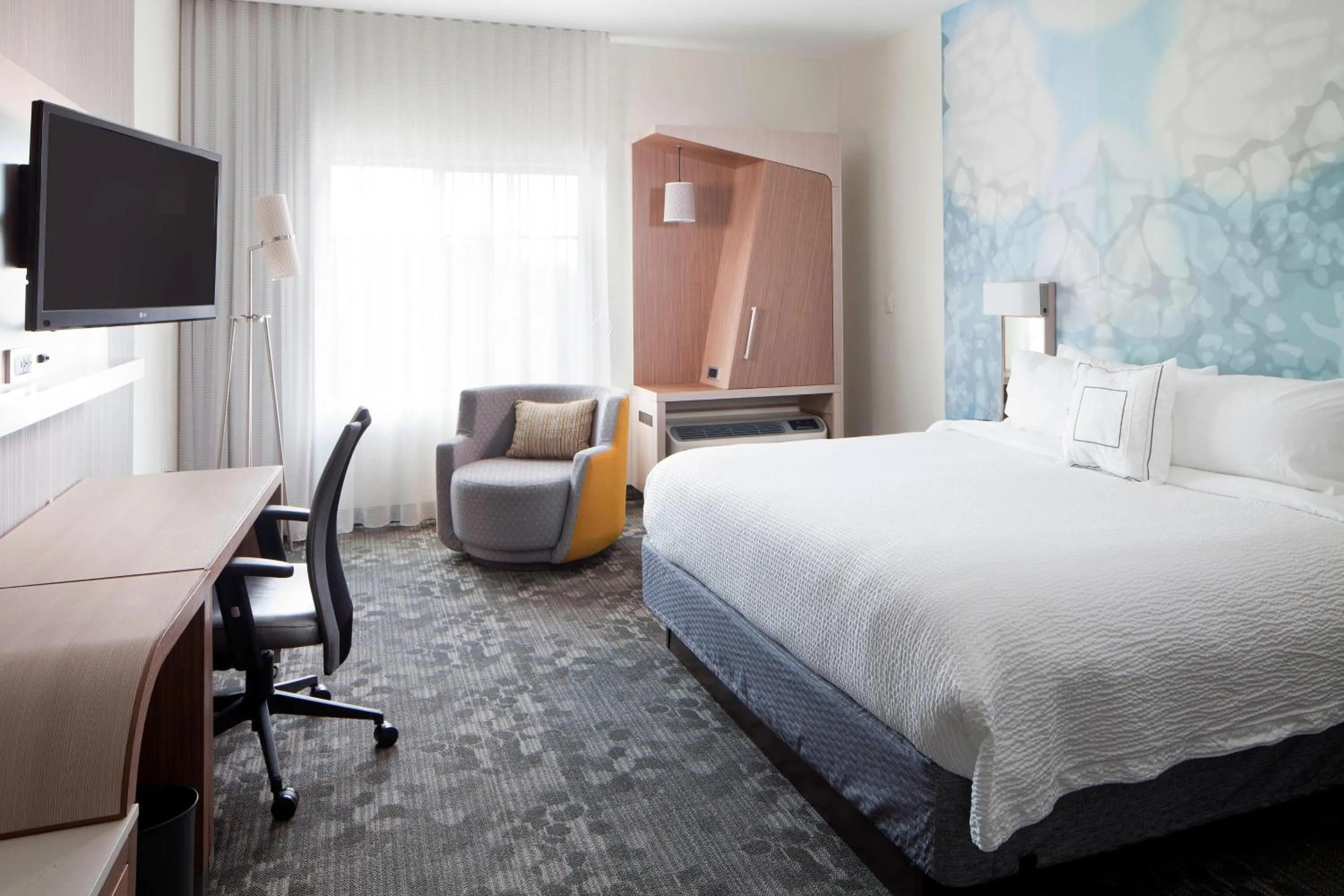 Photo of the whole room, Bed in Courtyard by Marriott Palm Beach Jupiter