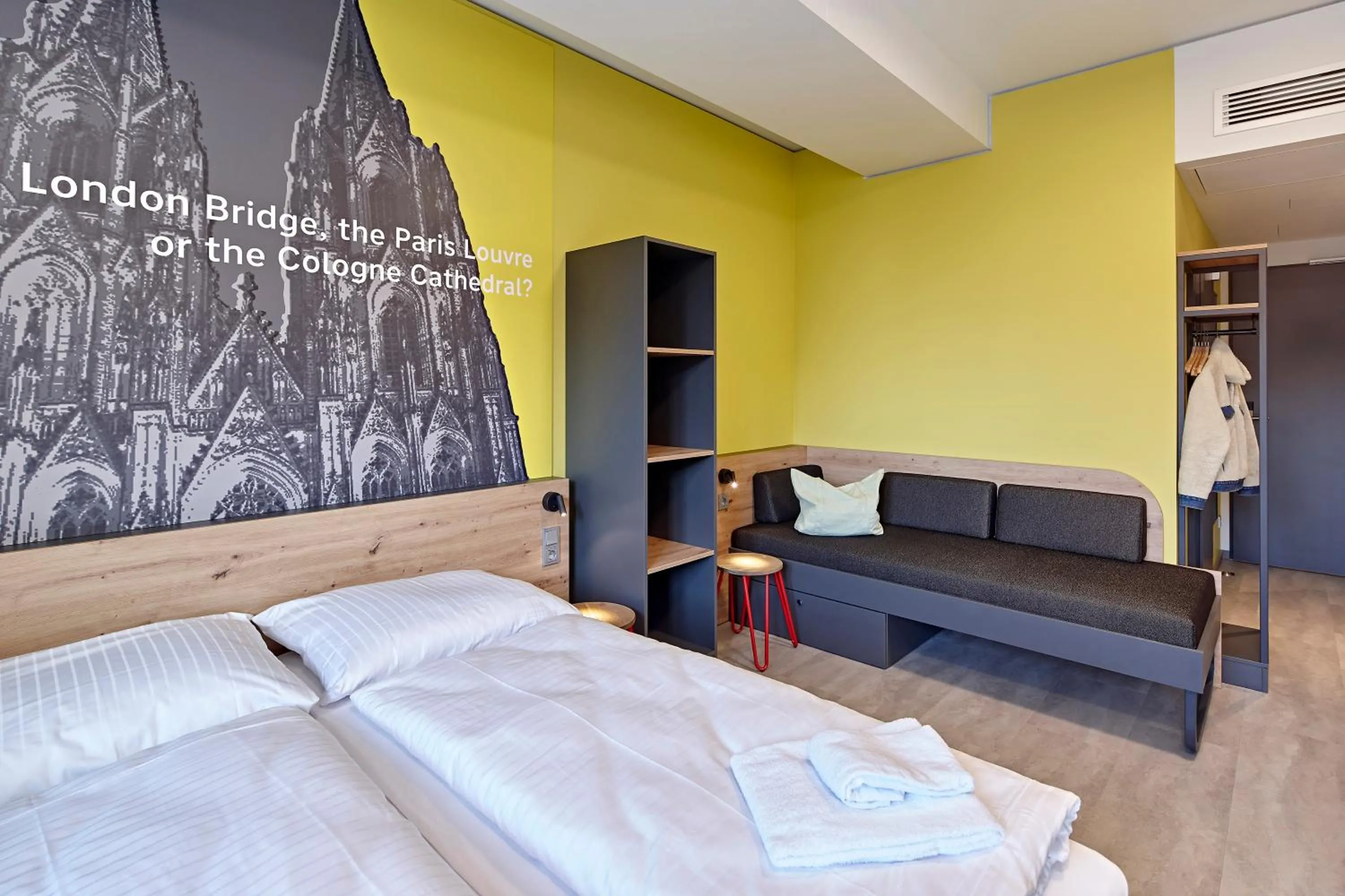 Bed in MEININGER Hotel Köln West