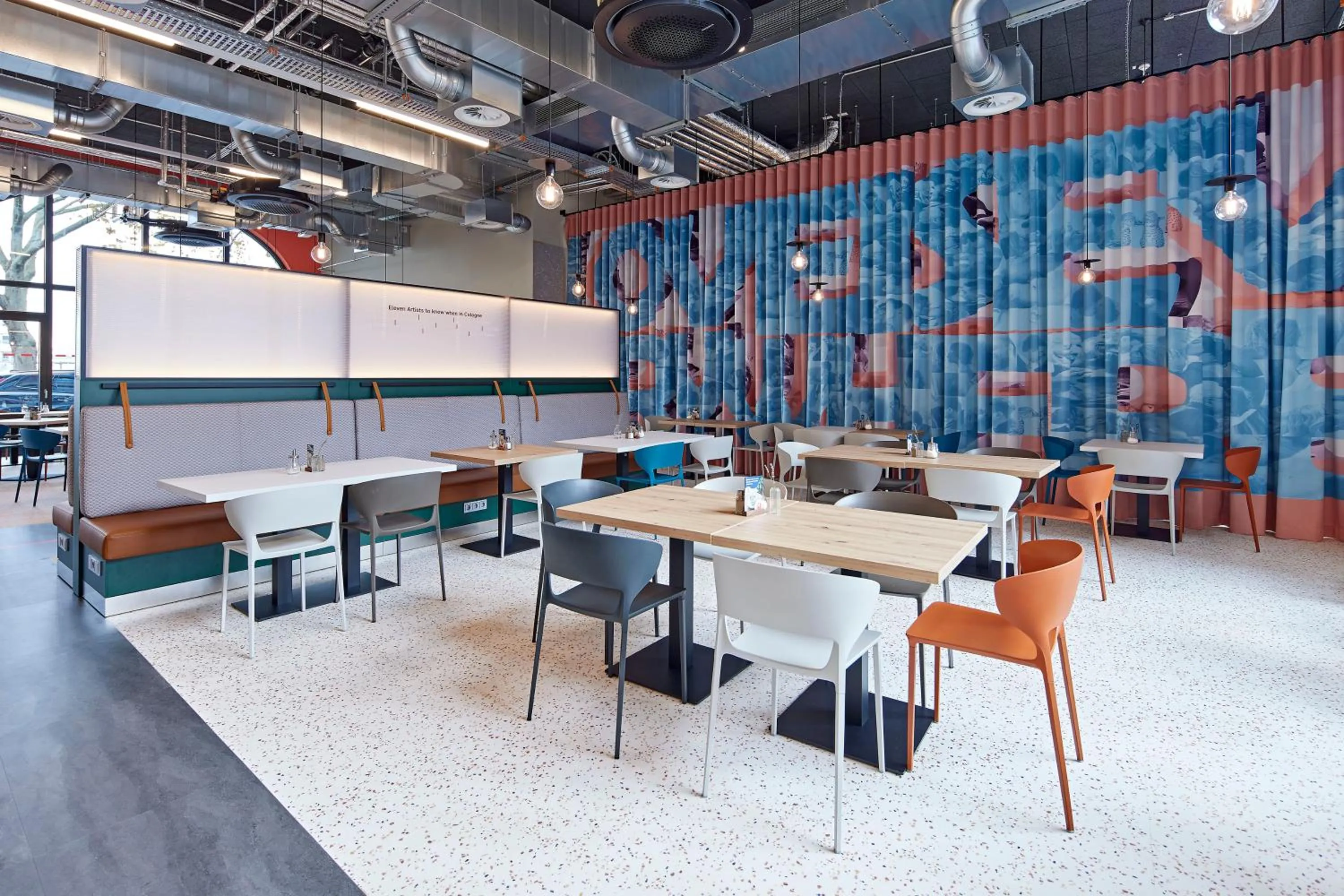 Seating area in MEININGER Hotel Köln West