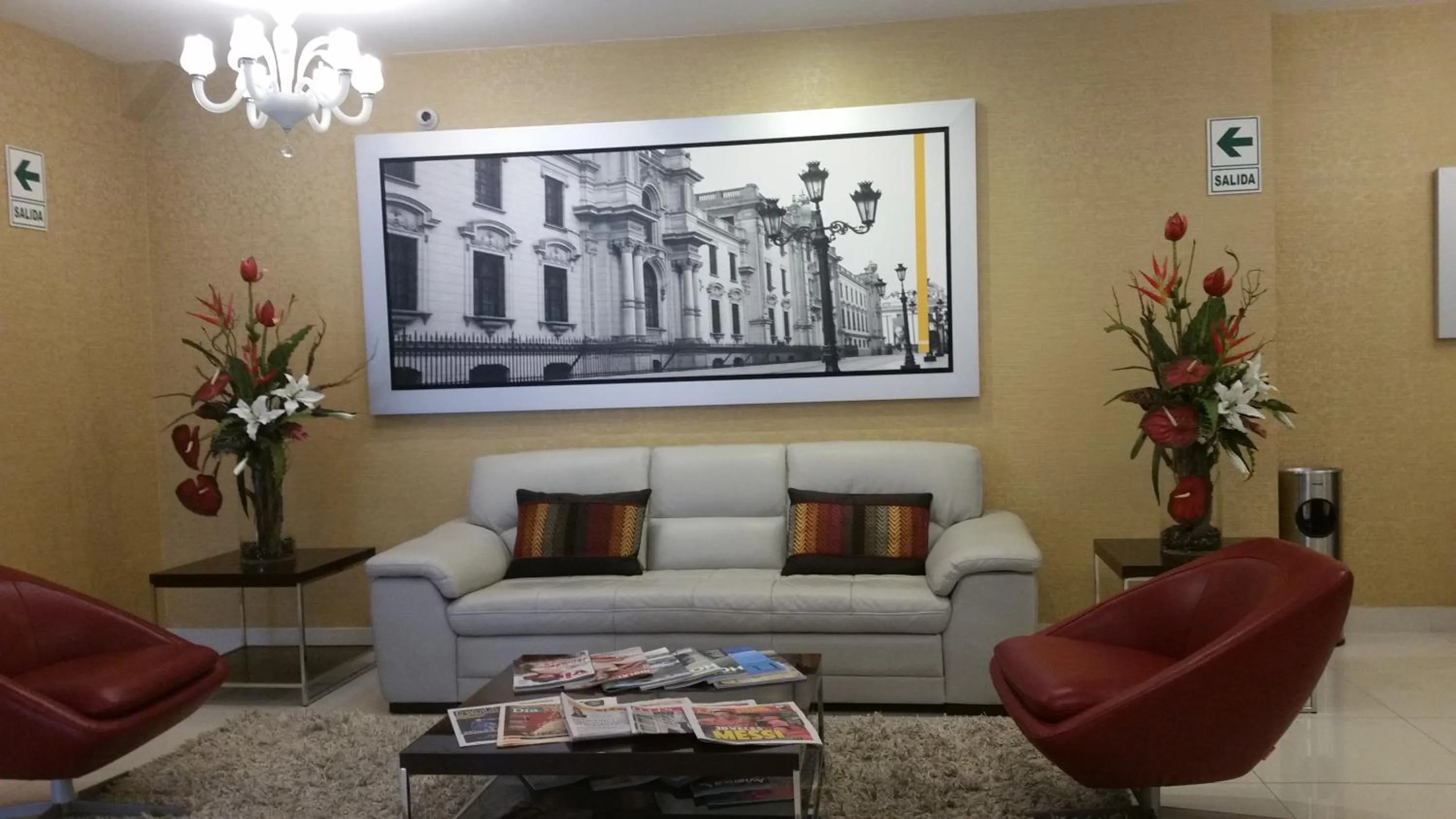 Communal lounge/ TV room in LimaQ Hotel