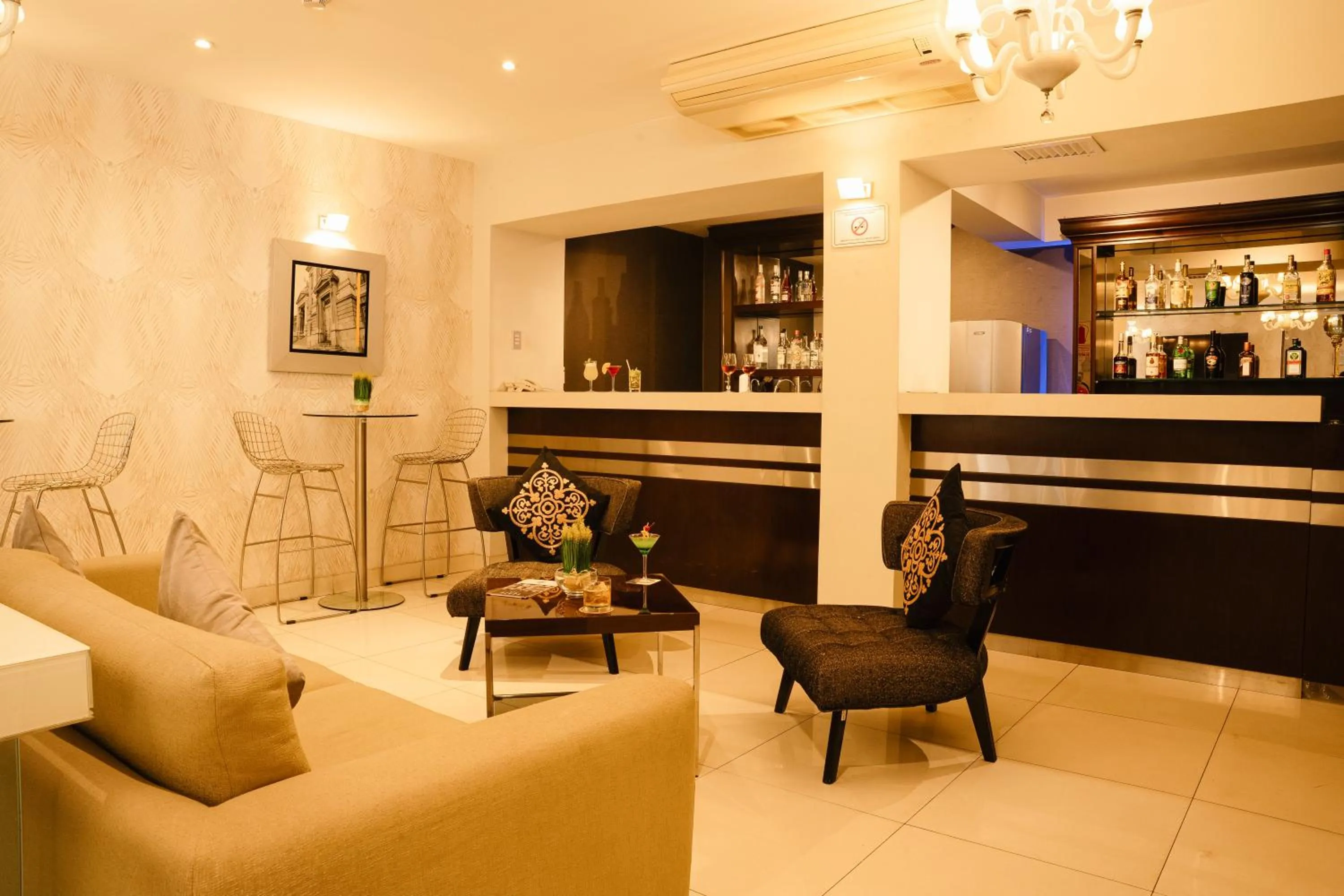 Lounge or bar in LimaQ Hotel