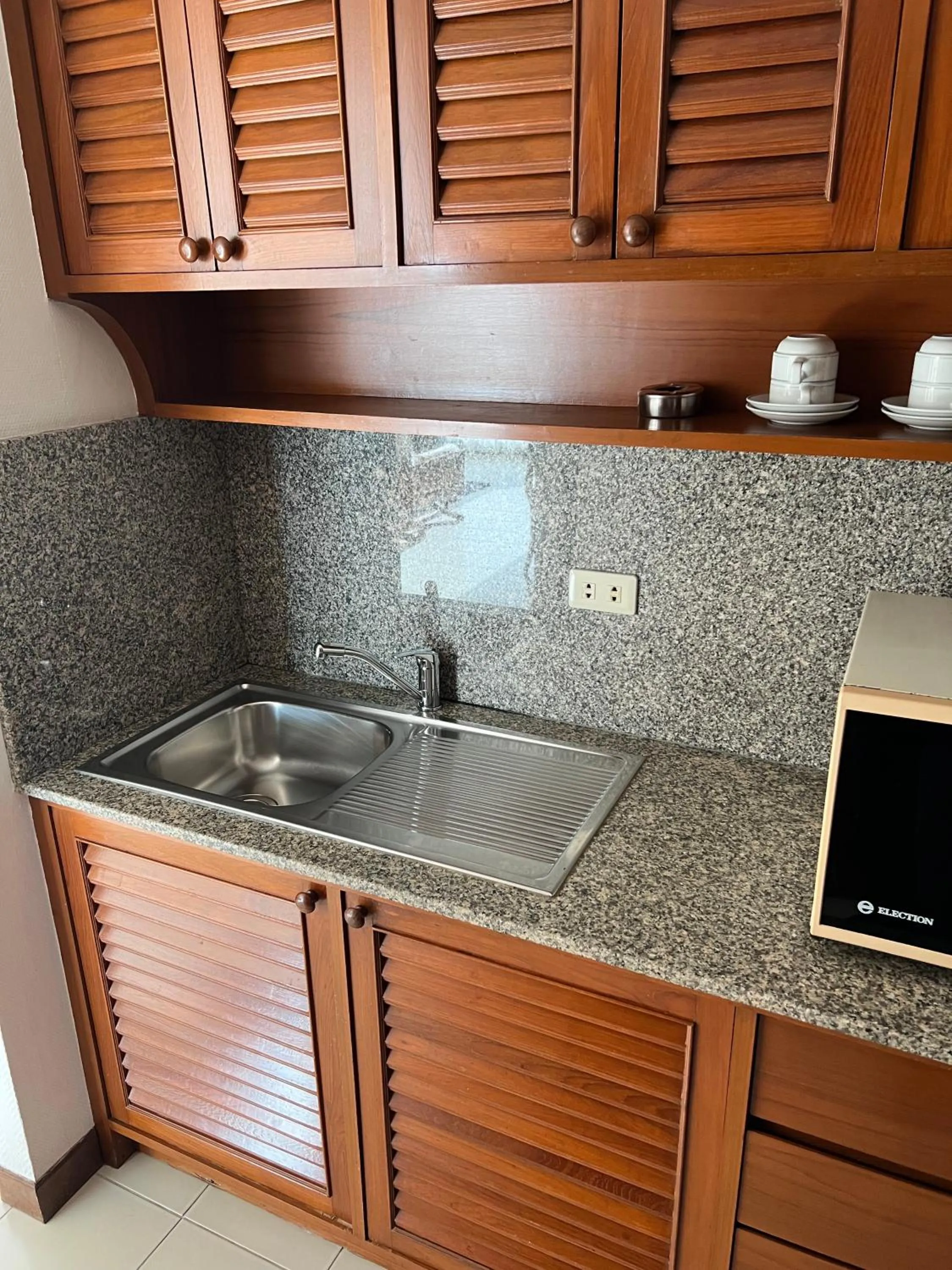 Kitchen or kitchenette in The Monaco Residence