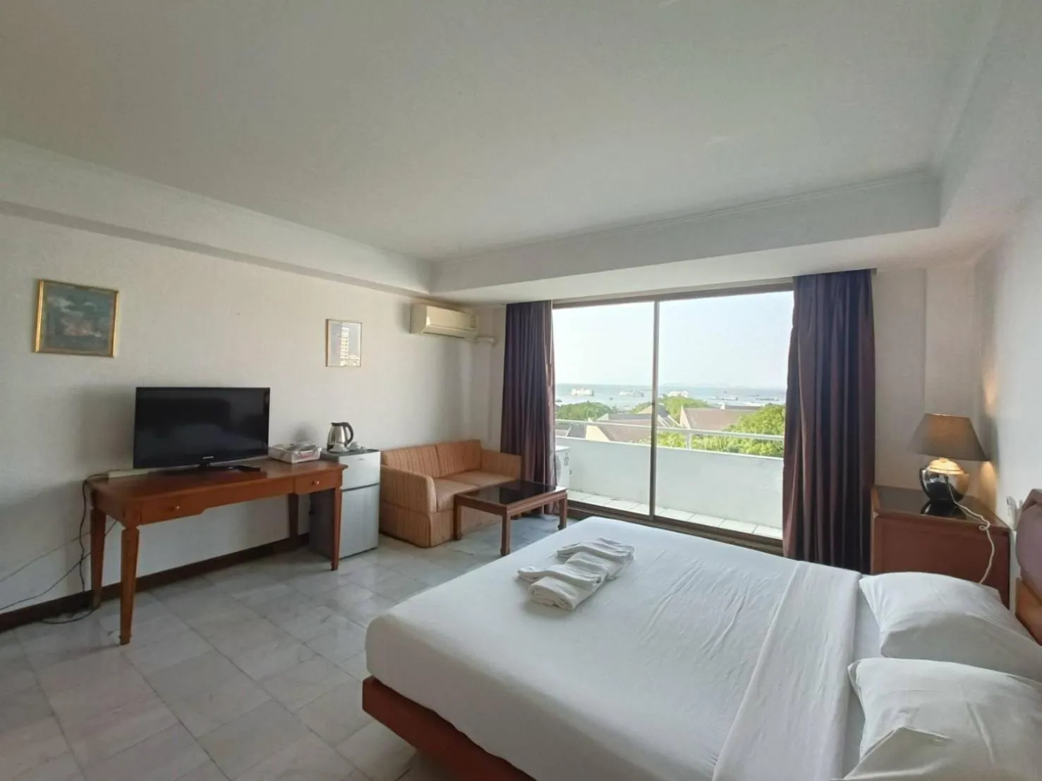 Photo of the whole room, Bed in The Monaco Residence