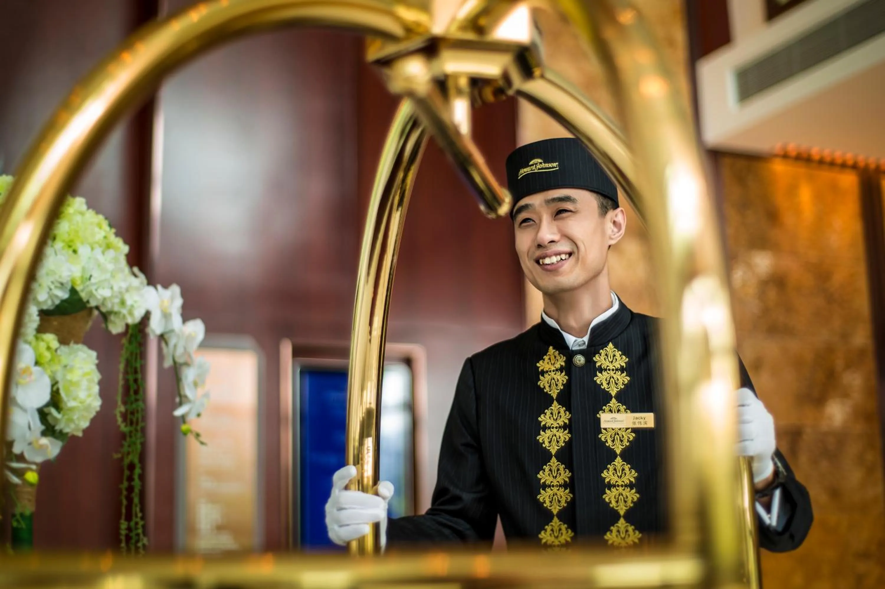 concierge in Kangda Howard Johnson Hotel Qingdao