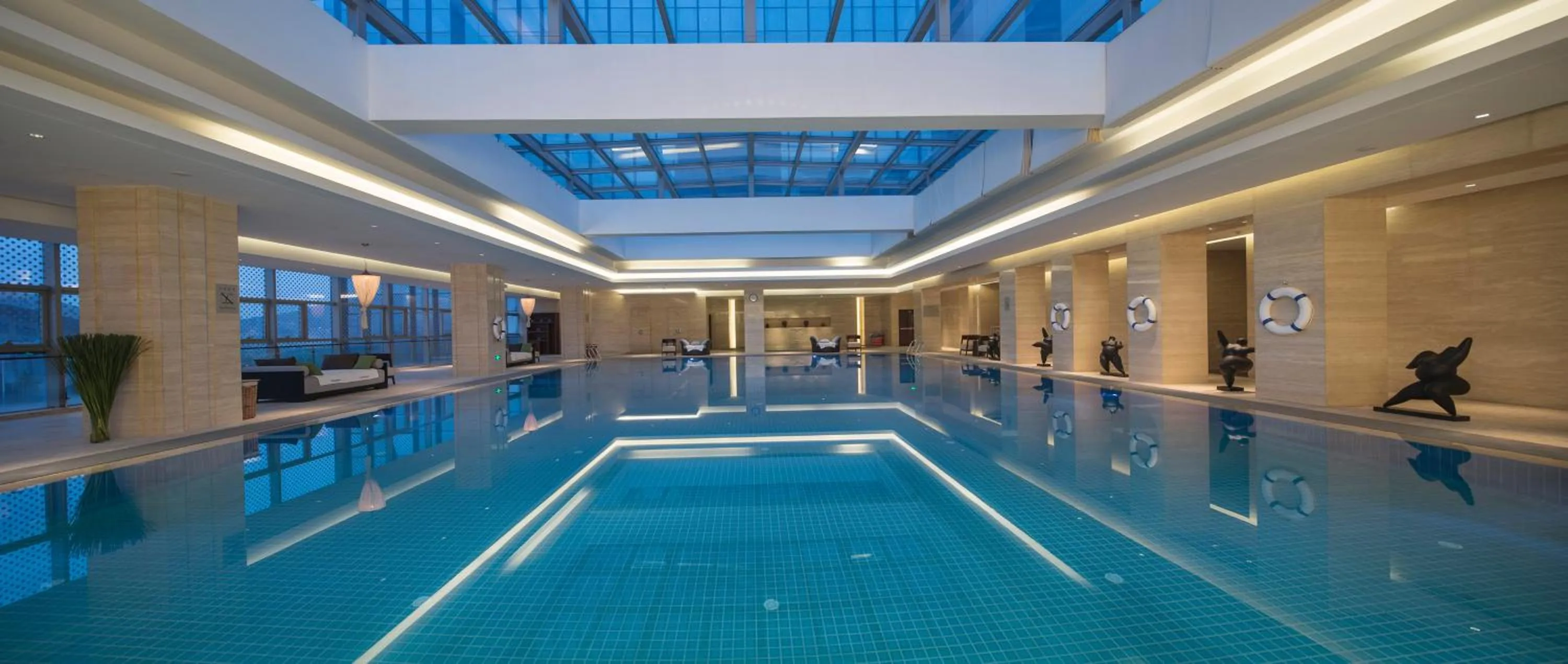 Swimming pool in Kangda Howard Johnson Hotel Qingdao