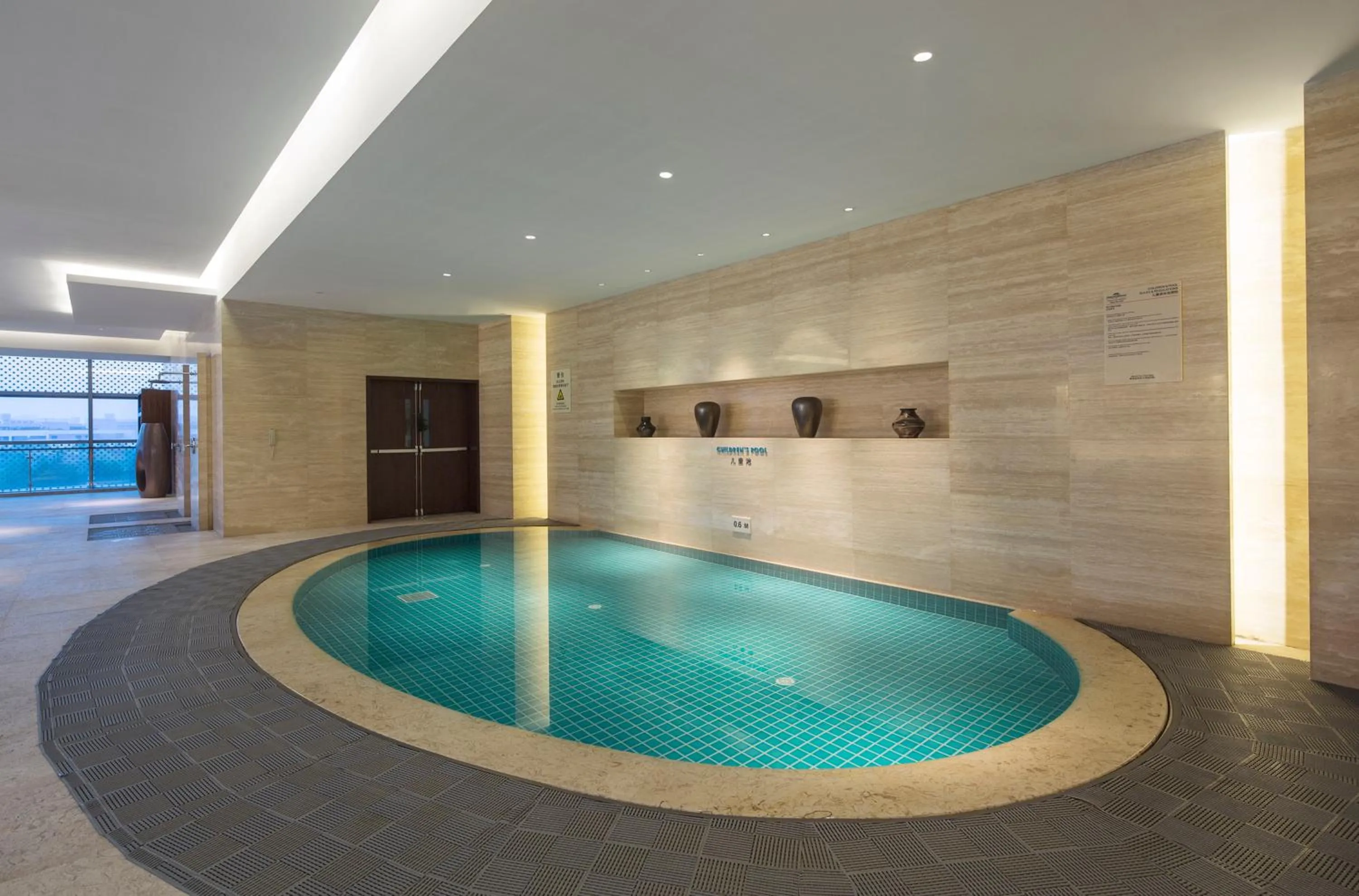 Swimming pool in Kangda Howard Johnson Hotel Qingdao