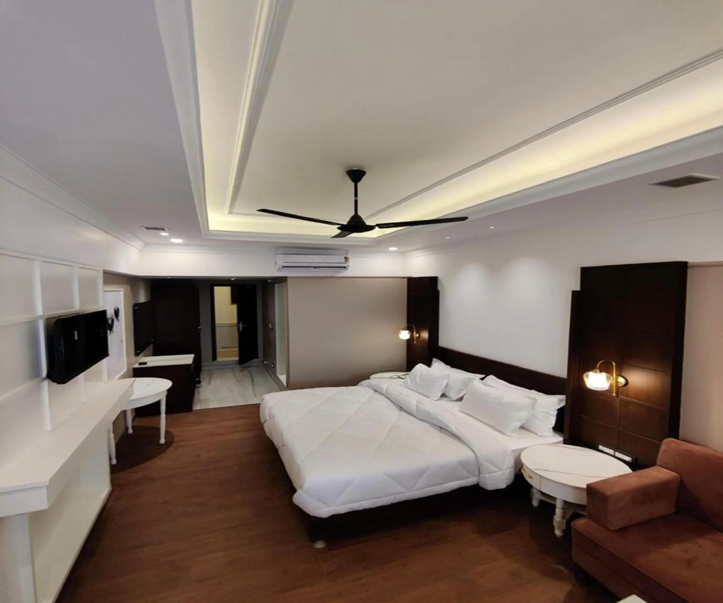 Communal lounge/ TV room, Bed in Hotel ND Manor