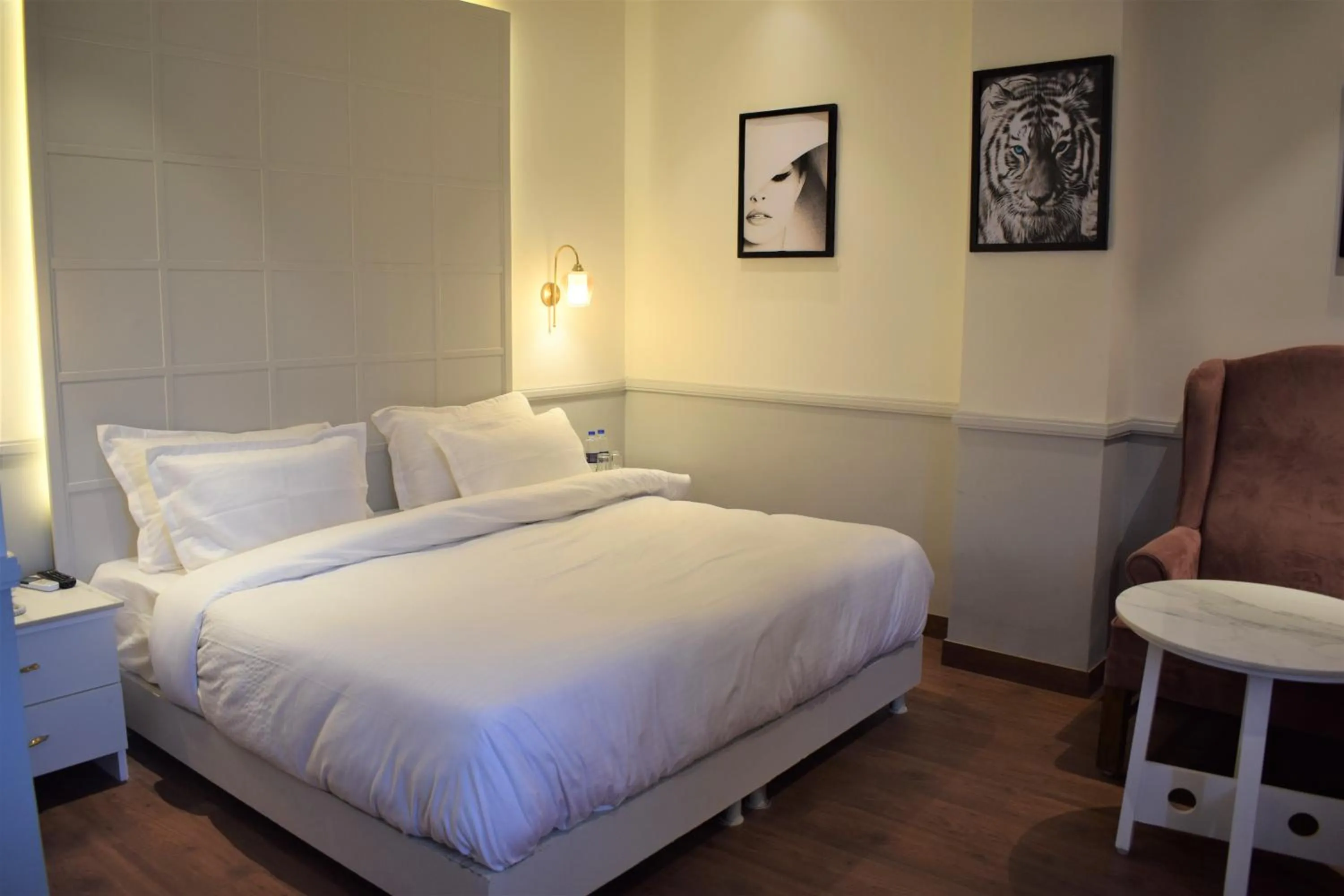 Bedroom, Bed in Hotel ND Manor