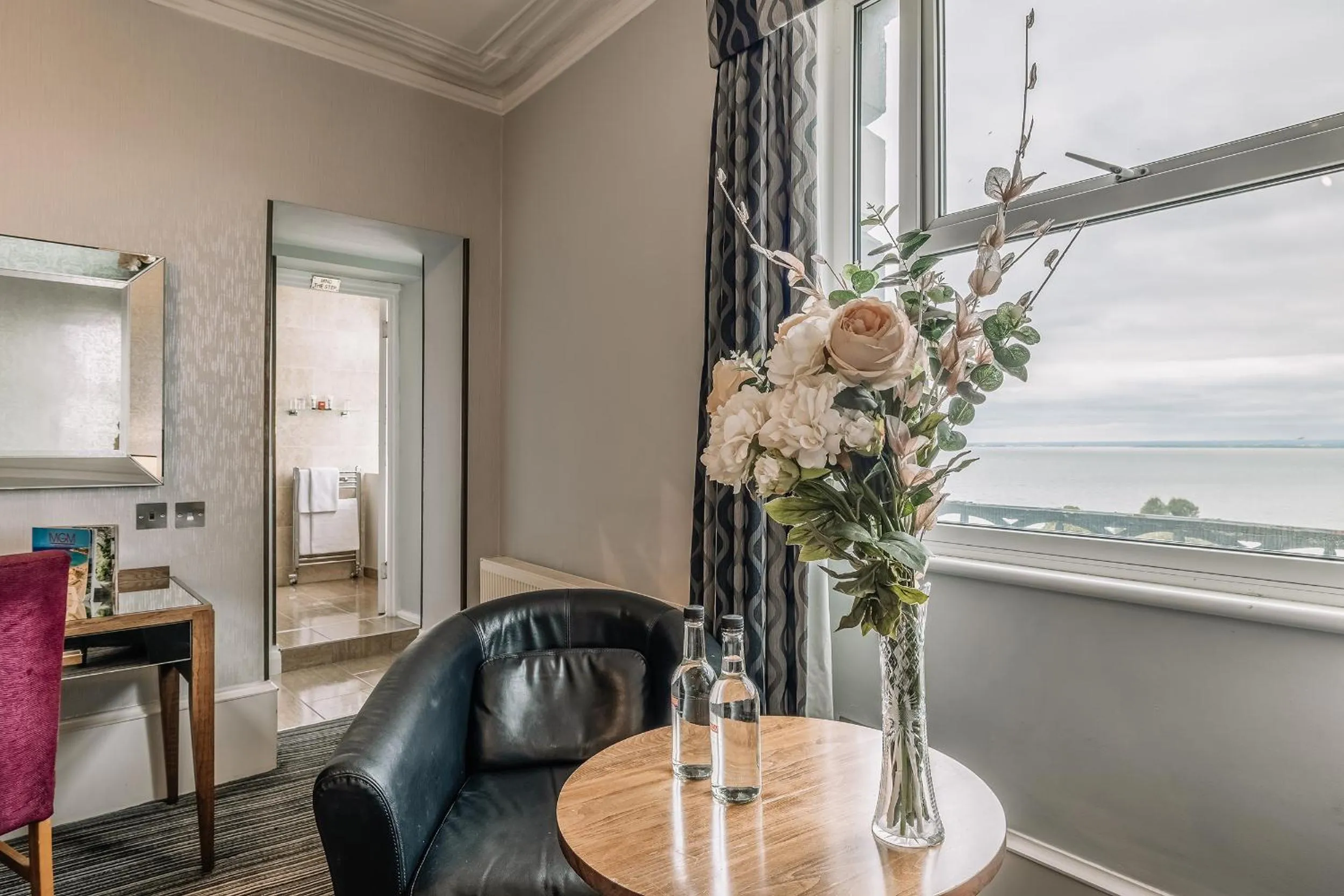 Bedroom in Muthu Westcliff Hotel (Near London Southend Airport)