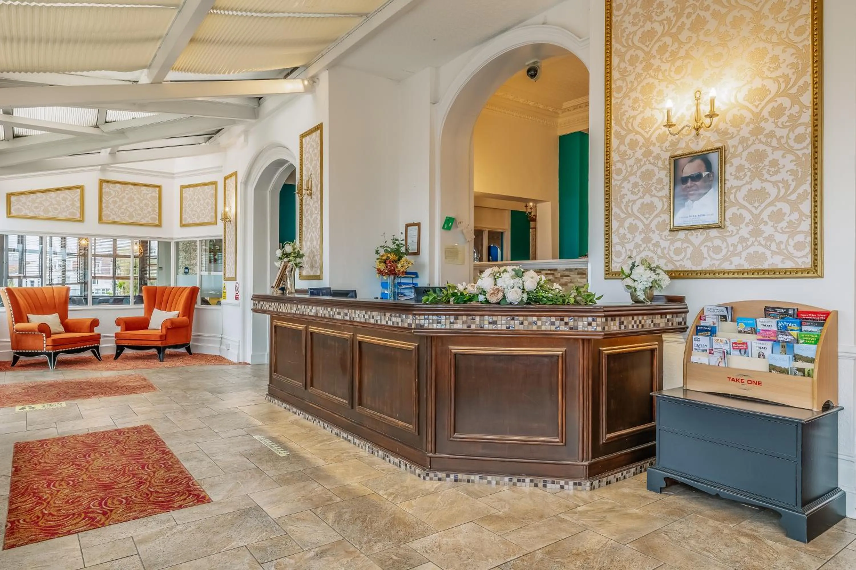 Lobby or reception in Muthu Westcliff Hotel (Near London Southend Airport)