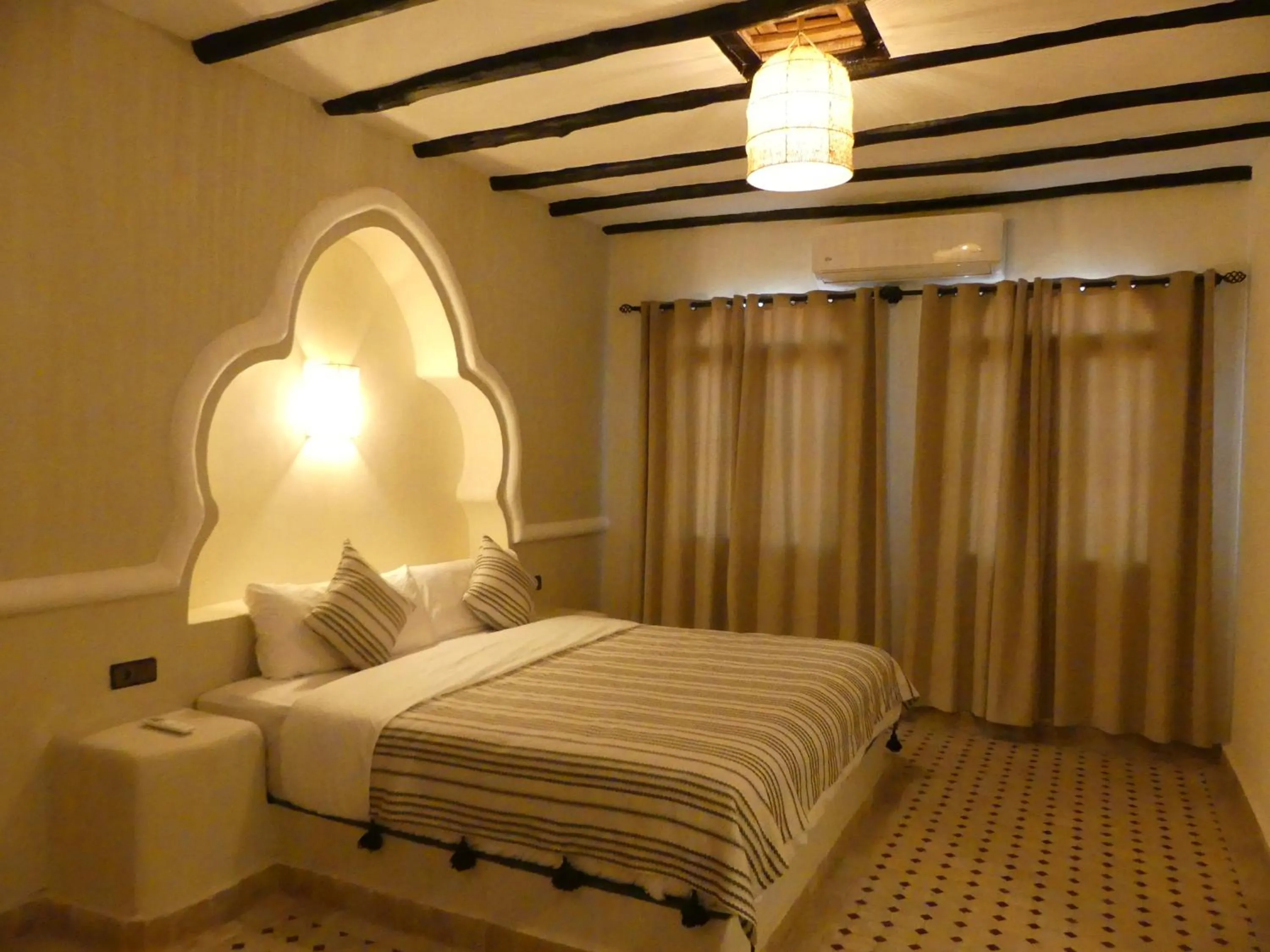 Bedroom, Bed in Riad La Luna
