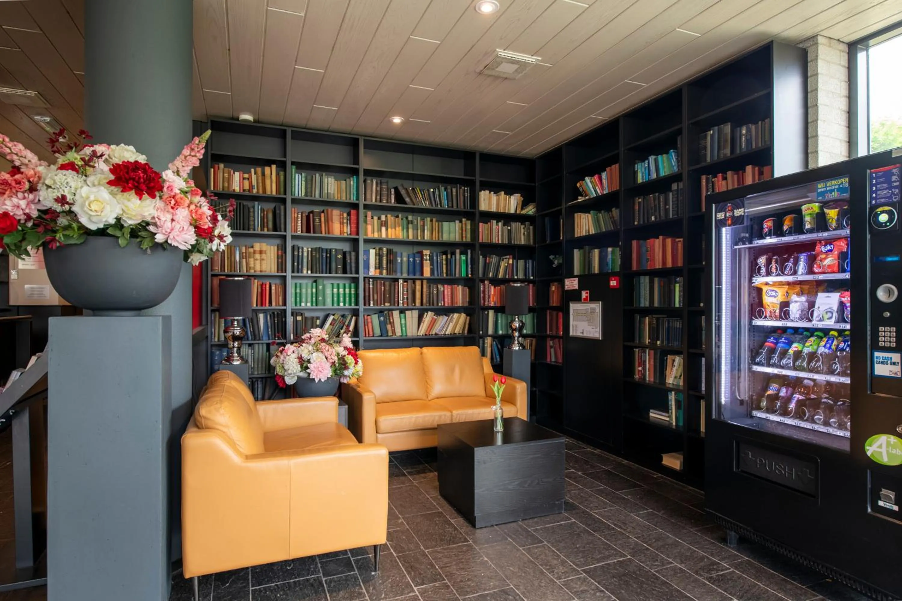 Library in Bastion Hotel Almere
