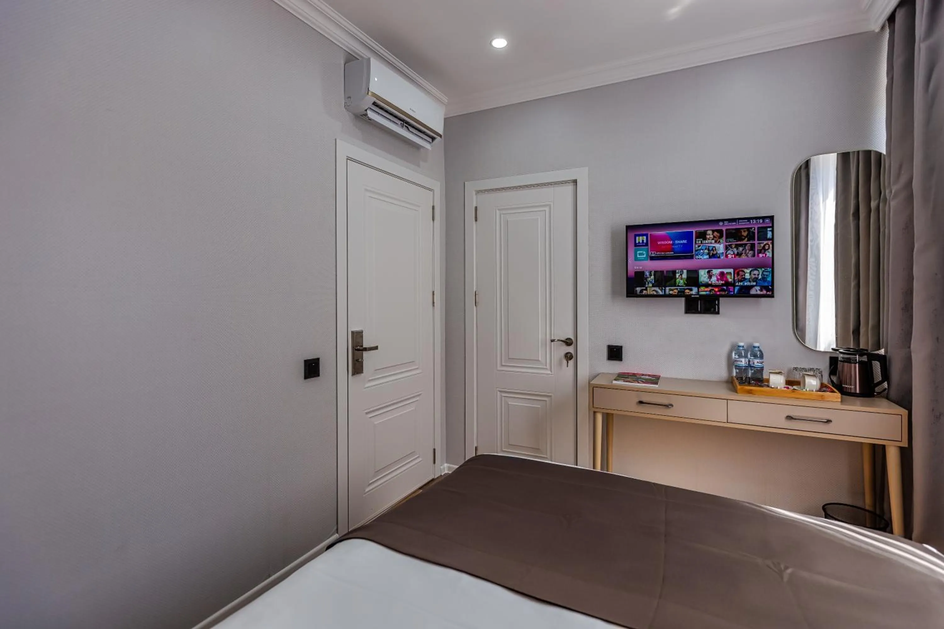 Bed in Hillside City Center Hotel