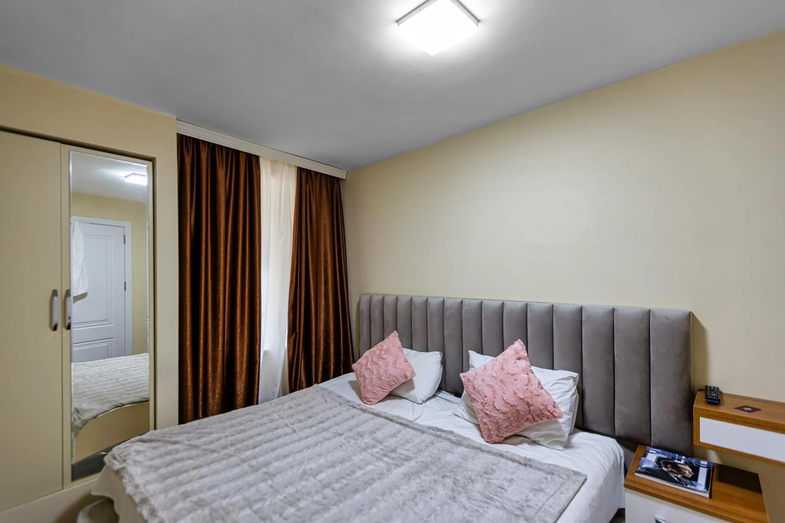 Bedroom, Bed in Hillside City Center Hotel