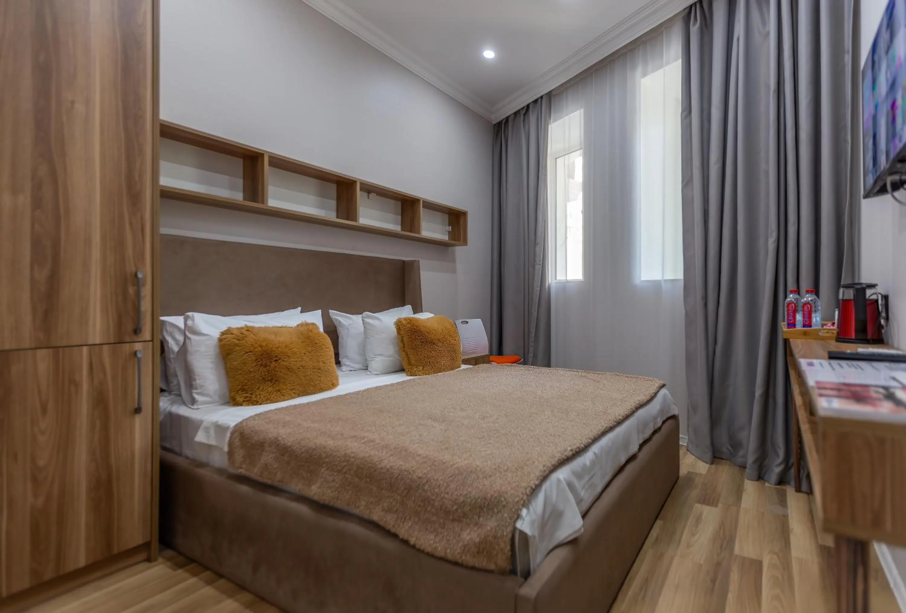 Bedroom, Bed in Hillside City Center Hotel