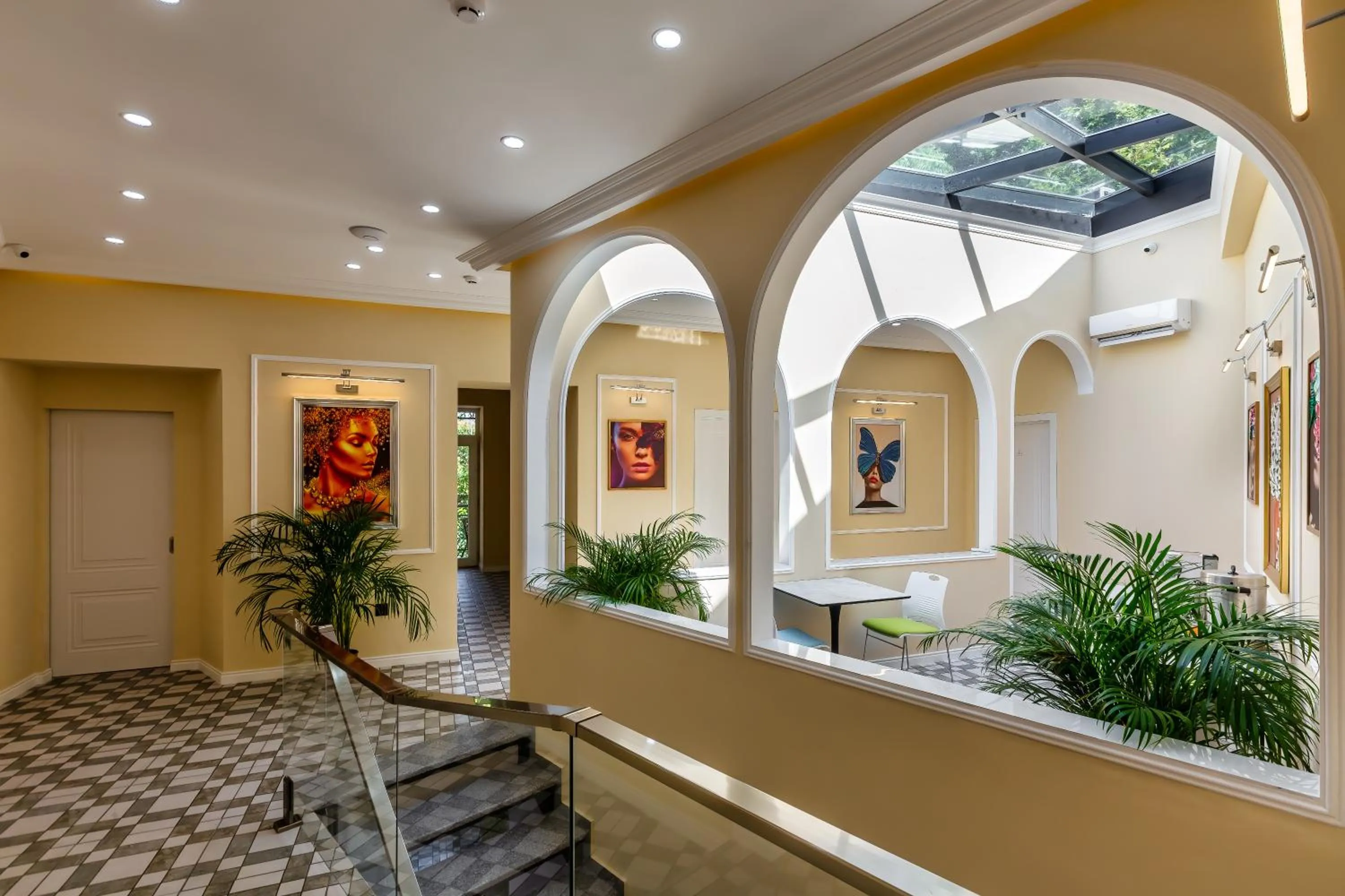 Restaurant/places to eat in Hillside City Center Hotel