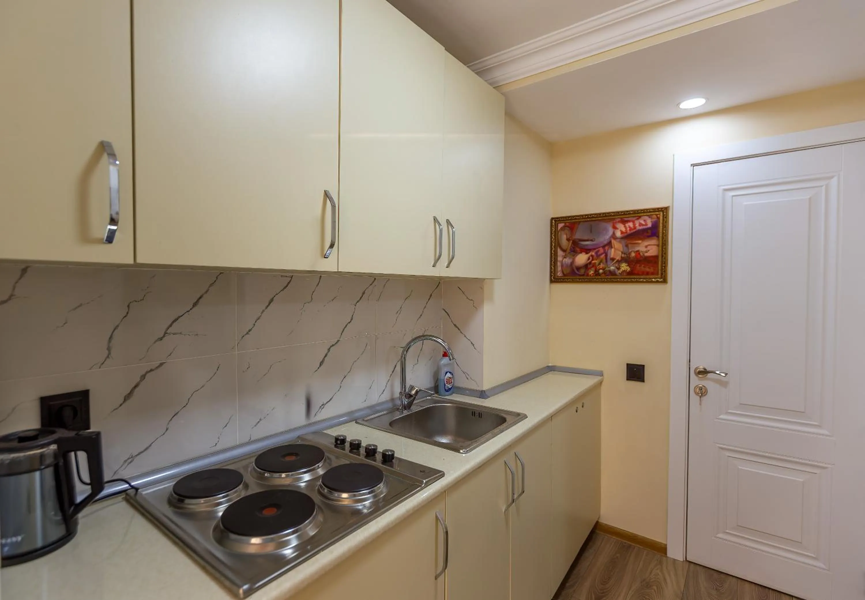 kitchen in Hillside City Center Hotel