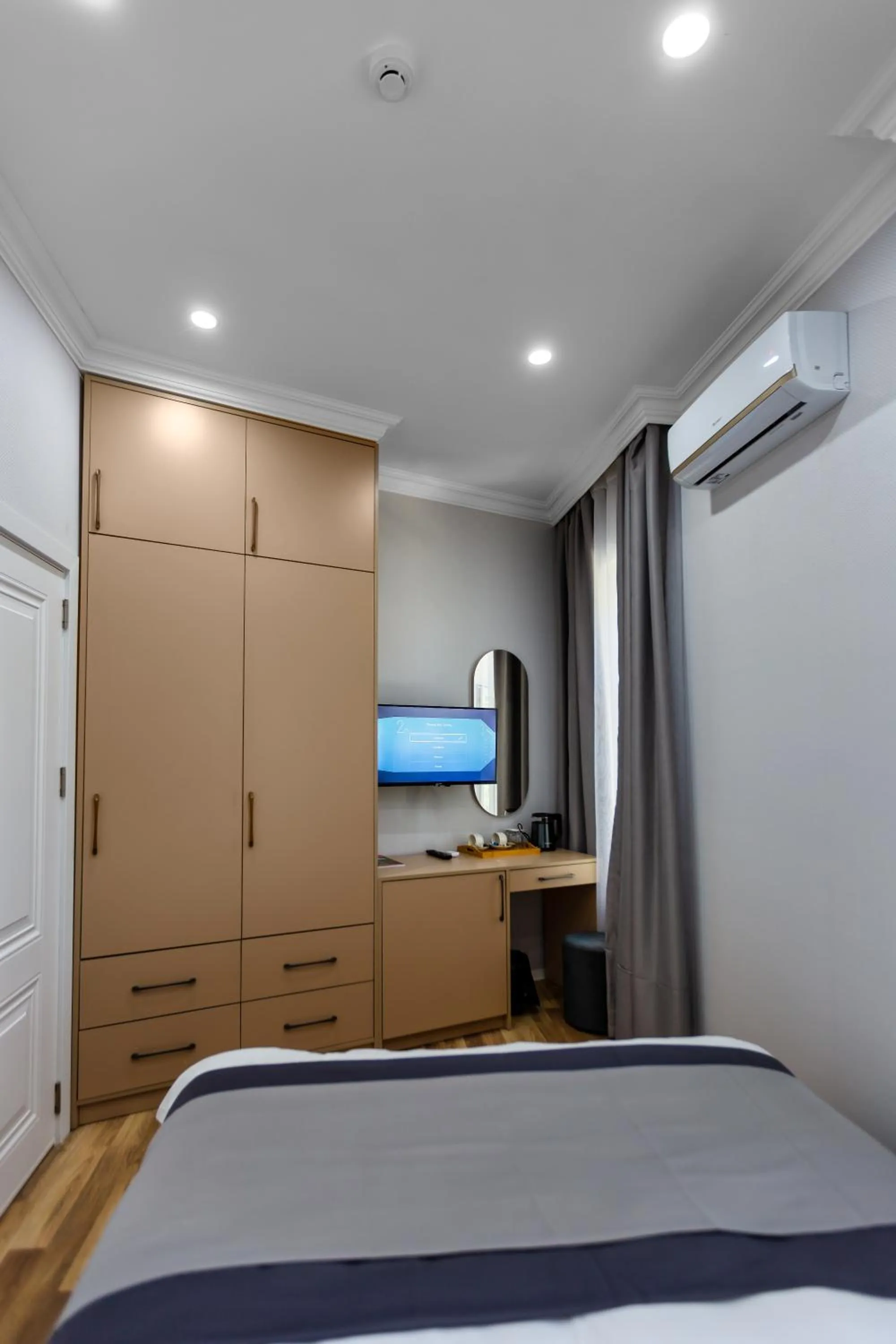 TV and multimedia, Bed in Hillside City Center Hotel