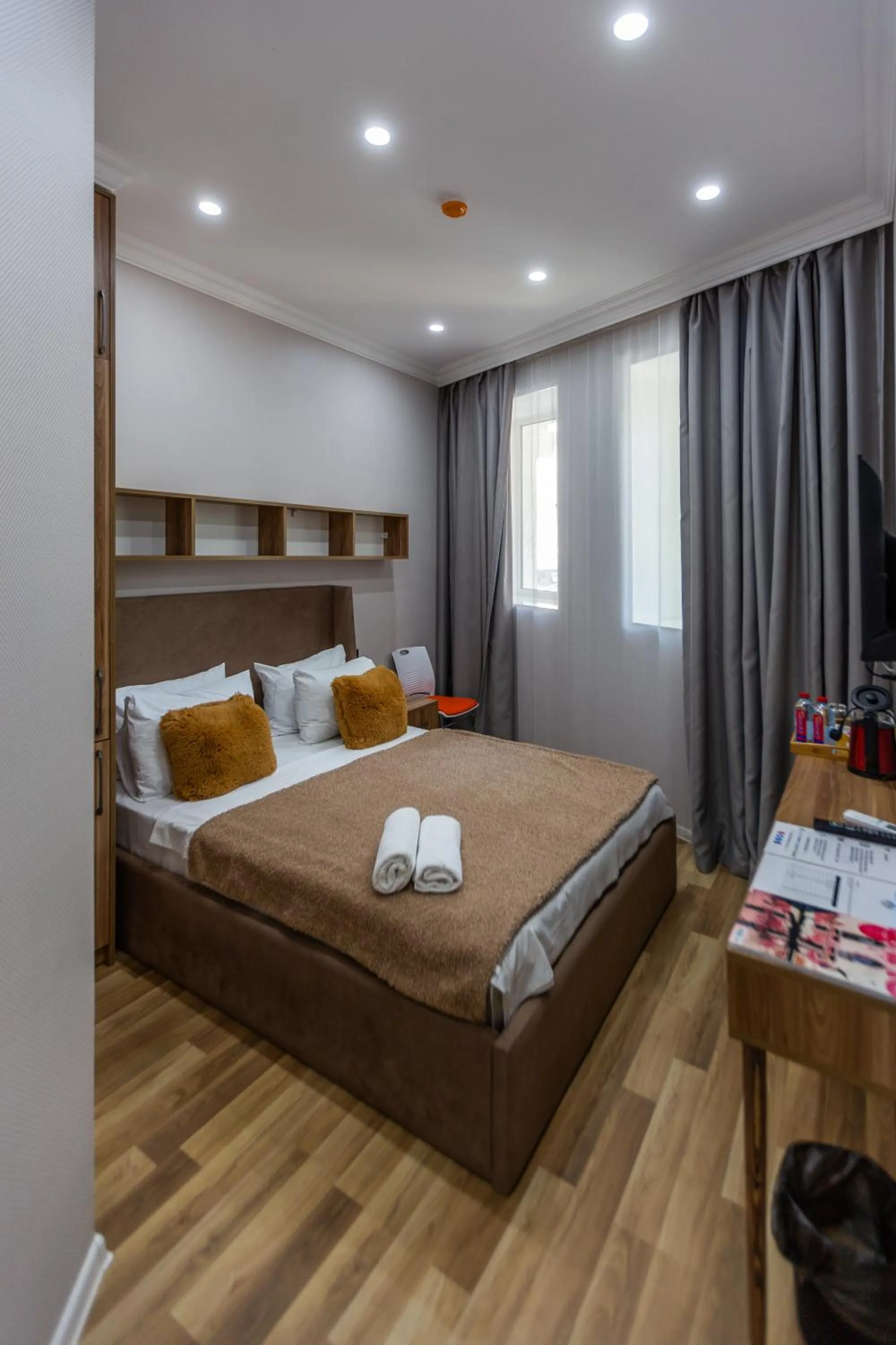 Bedroom, Bed in Hillside City Center Hotel