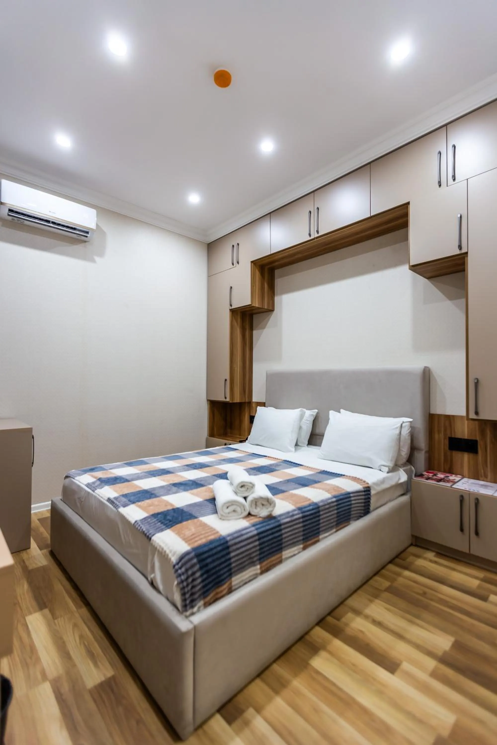 Bedroom, Bed in Hillside City Center Hotel