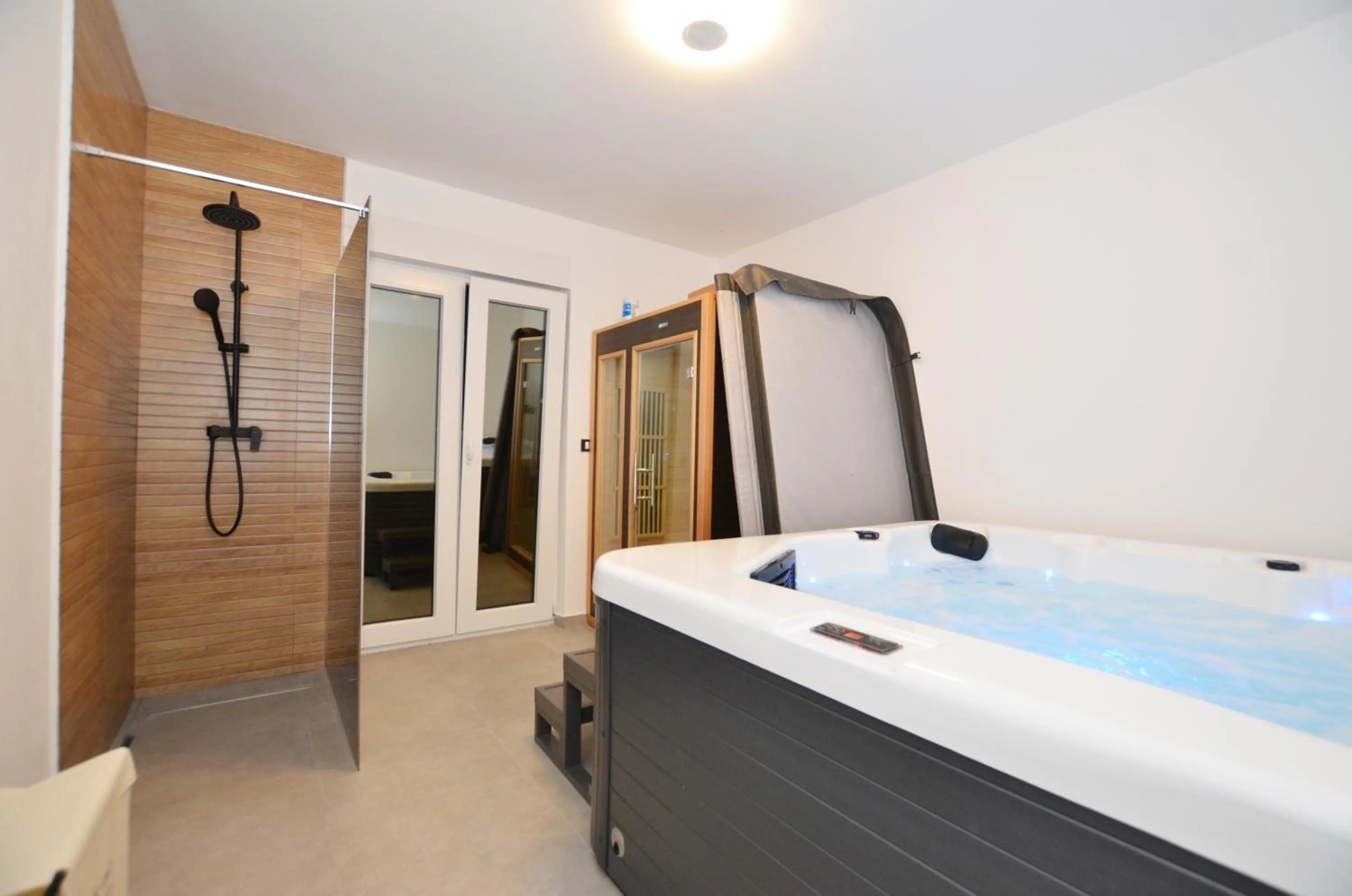 Hot Tub in Villa 5H