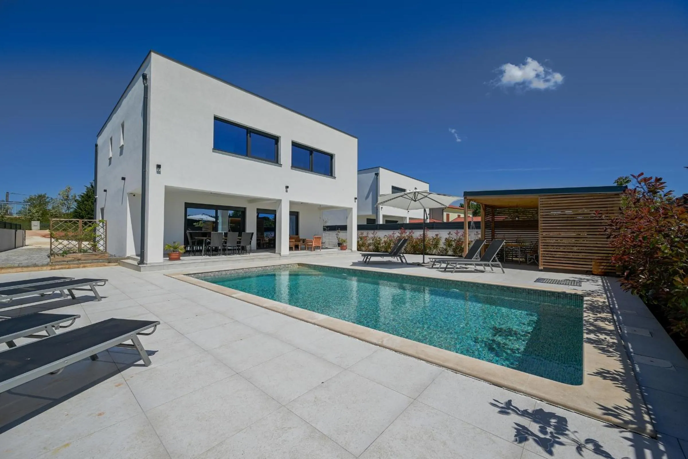Property building in Villa 5H