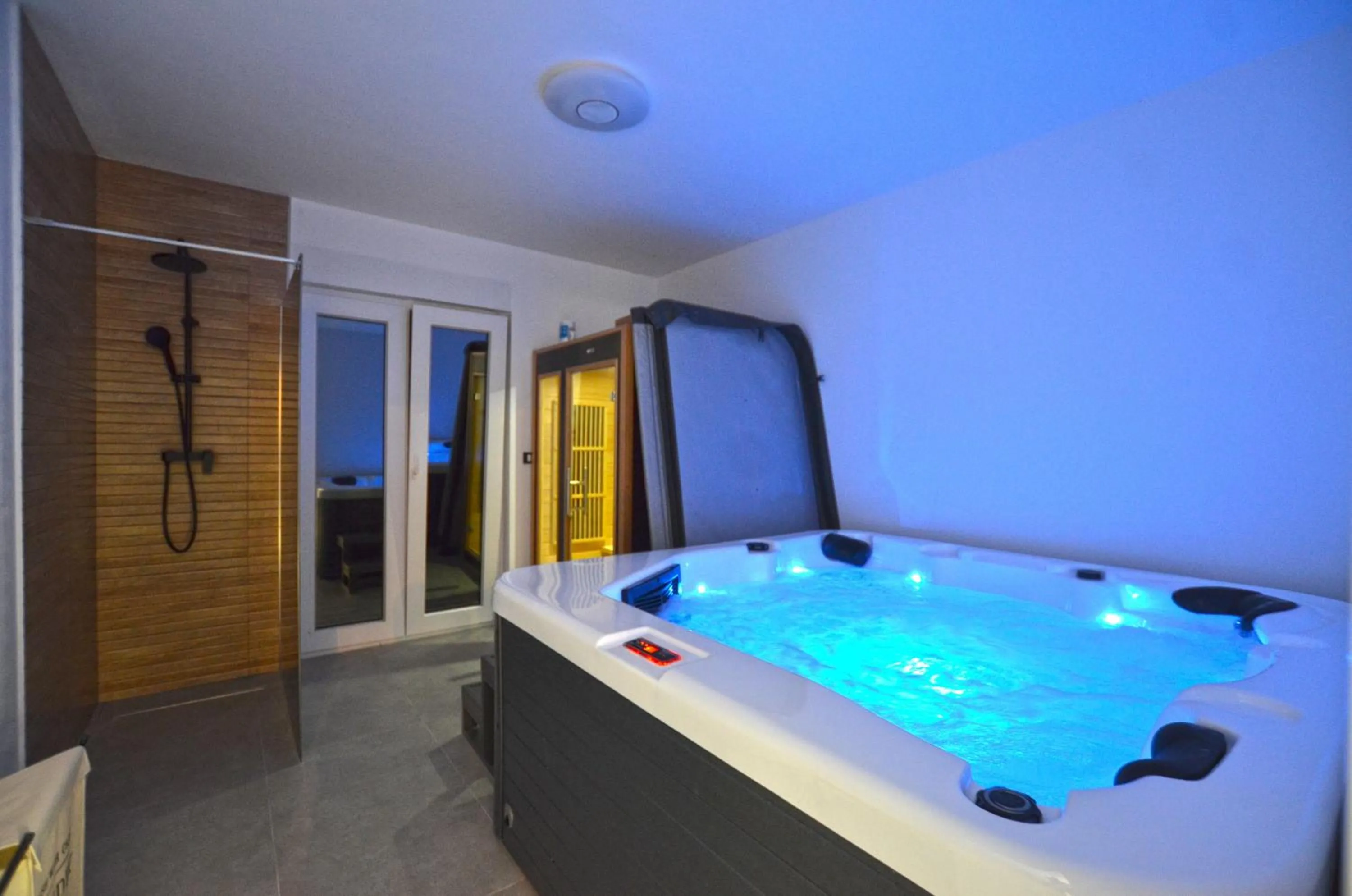 Hot Tub in Villa 5H
