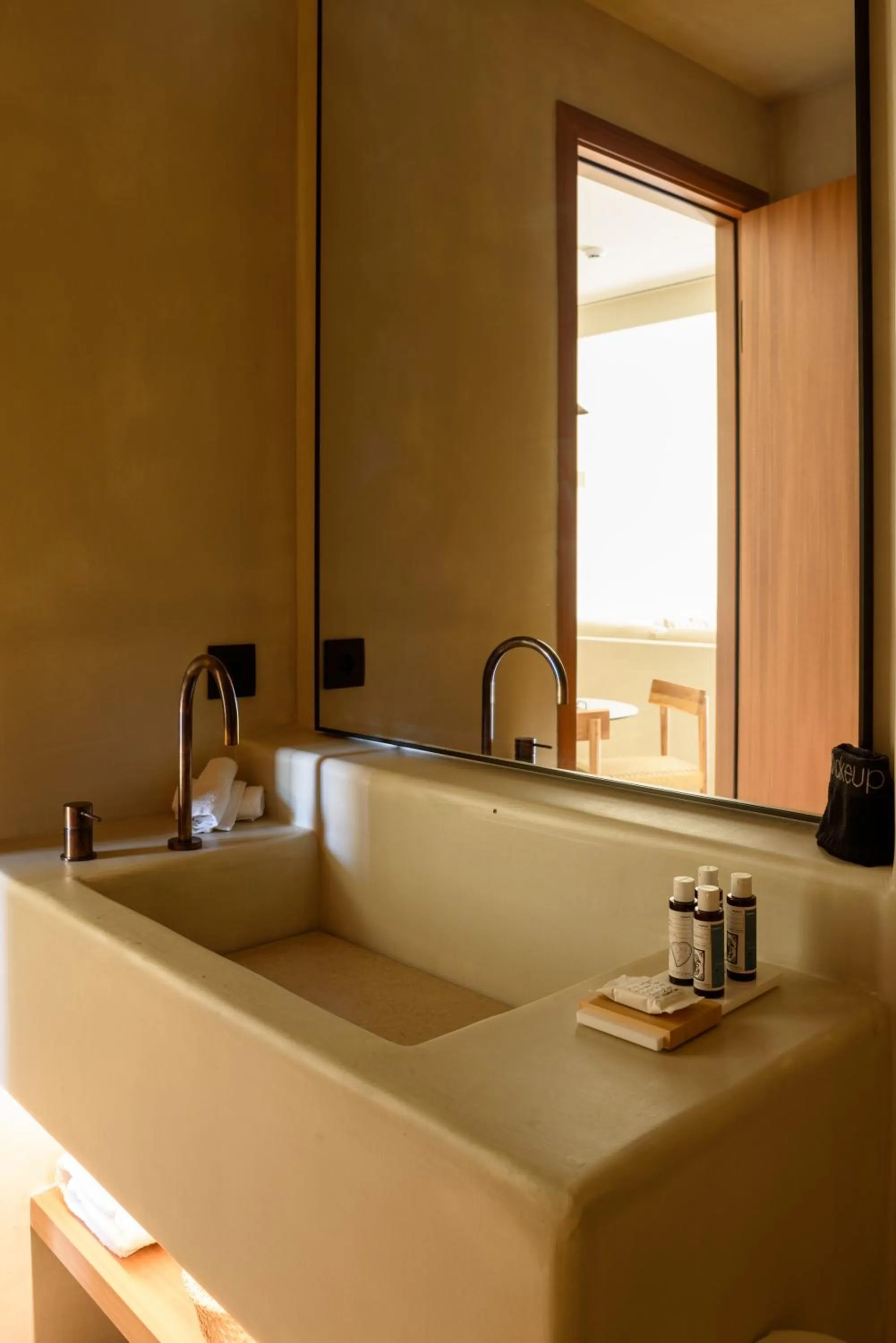 Shower in Elessa Hotel