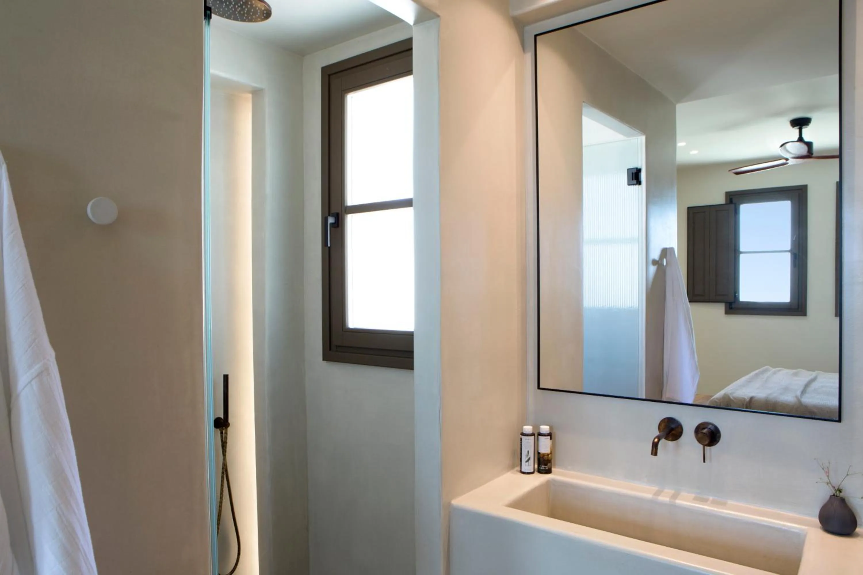 Shower in Elessa Hotel