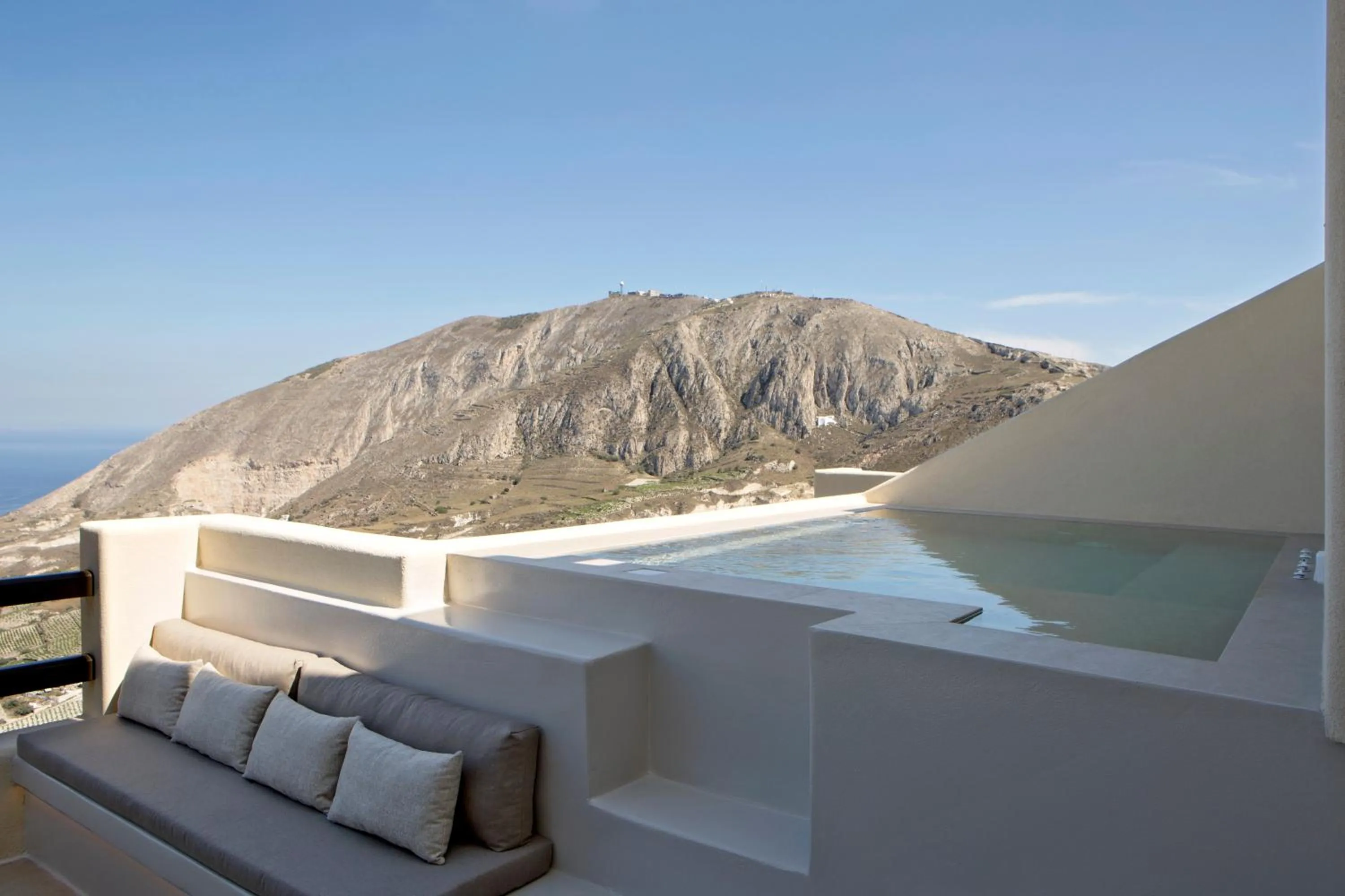 Hot Tub in Elessa Hotel