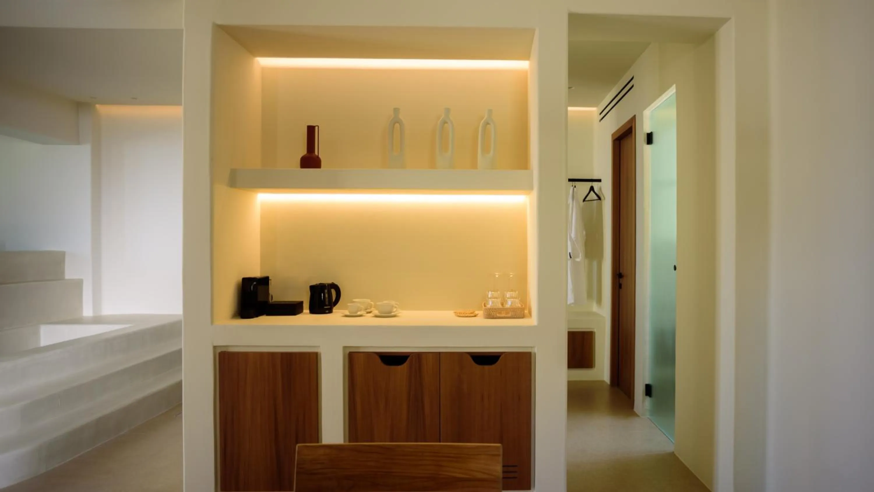 Coffee/tea facilities in Elessa Hotel