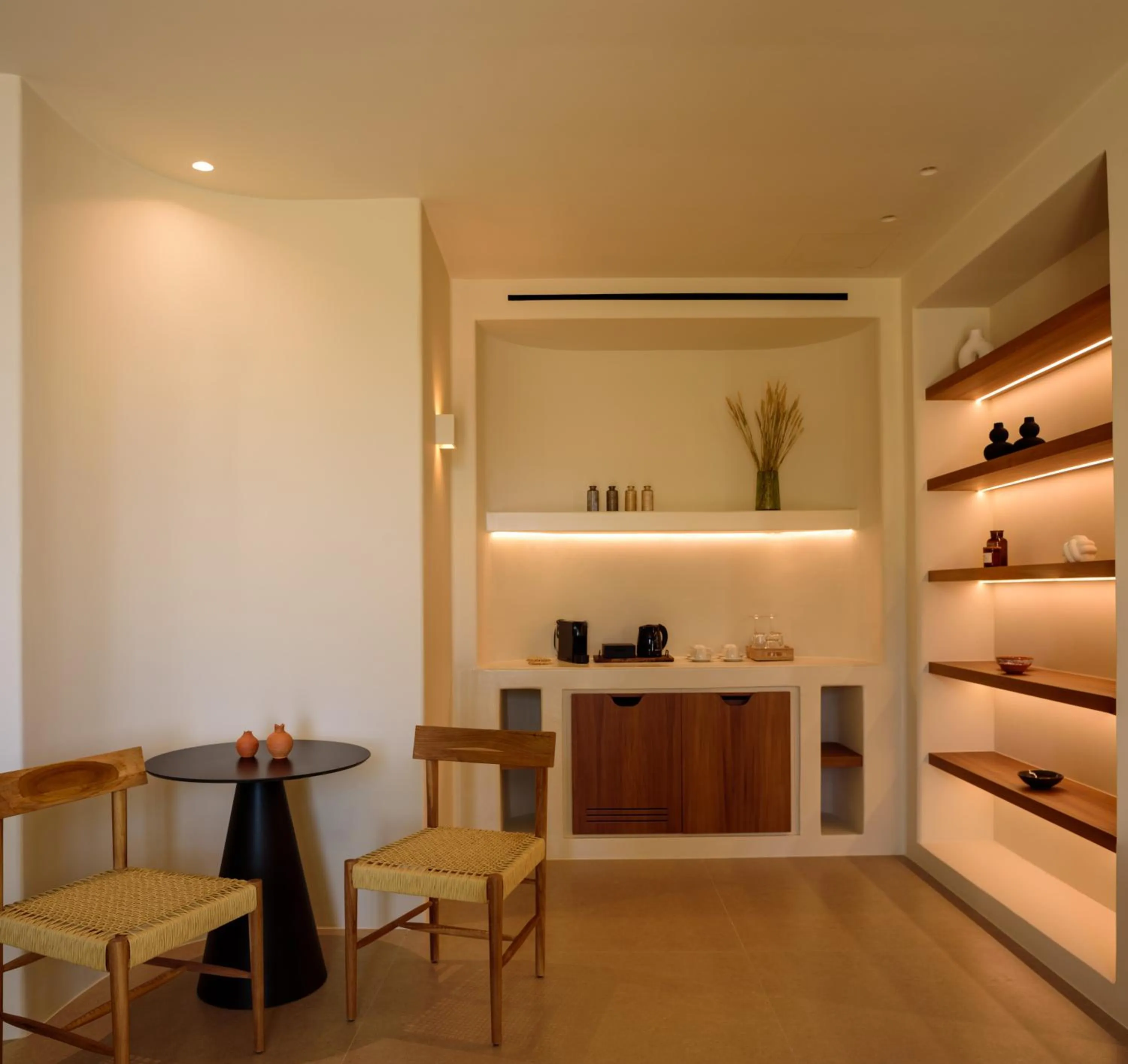 Coffee/tea facilities in Elessa Hotel