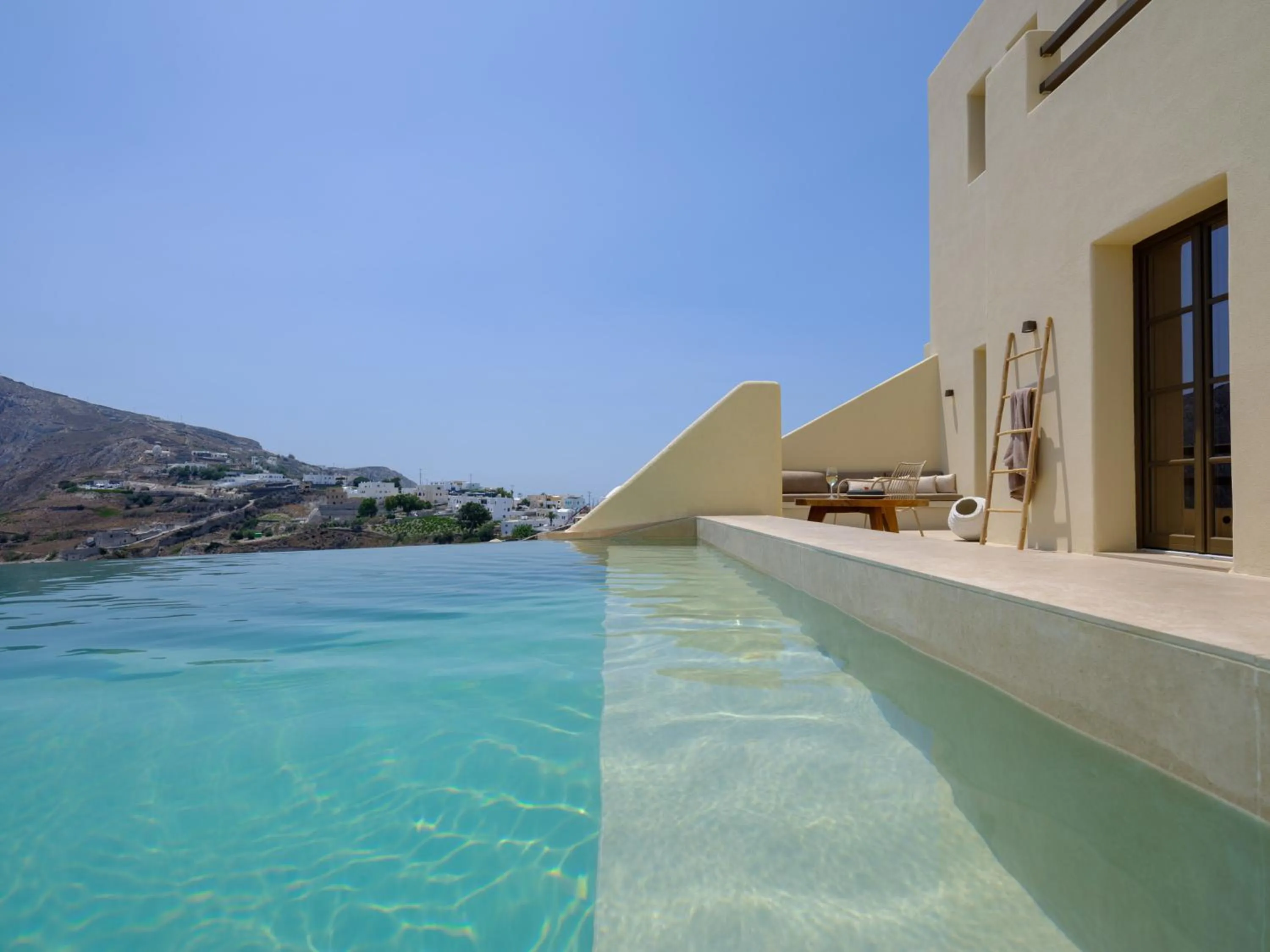 Summer in Elessa Hotel