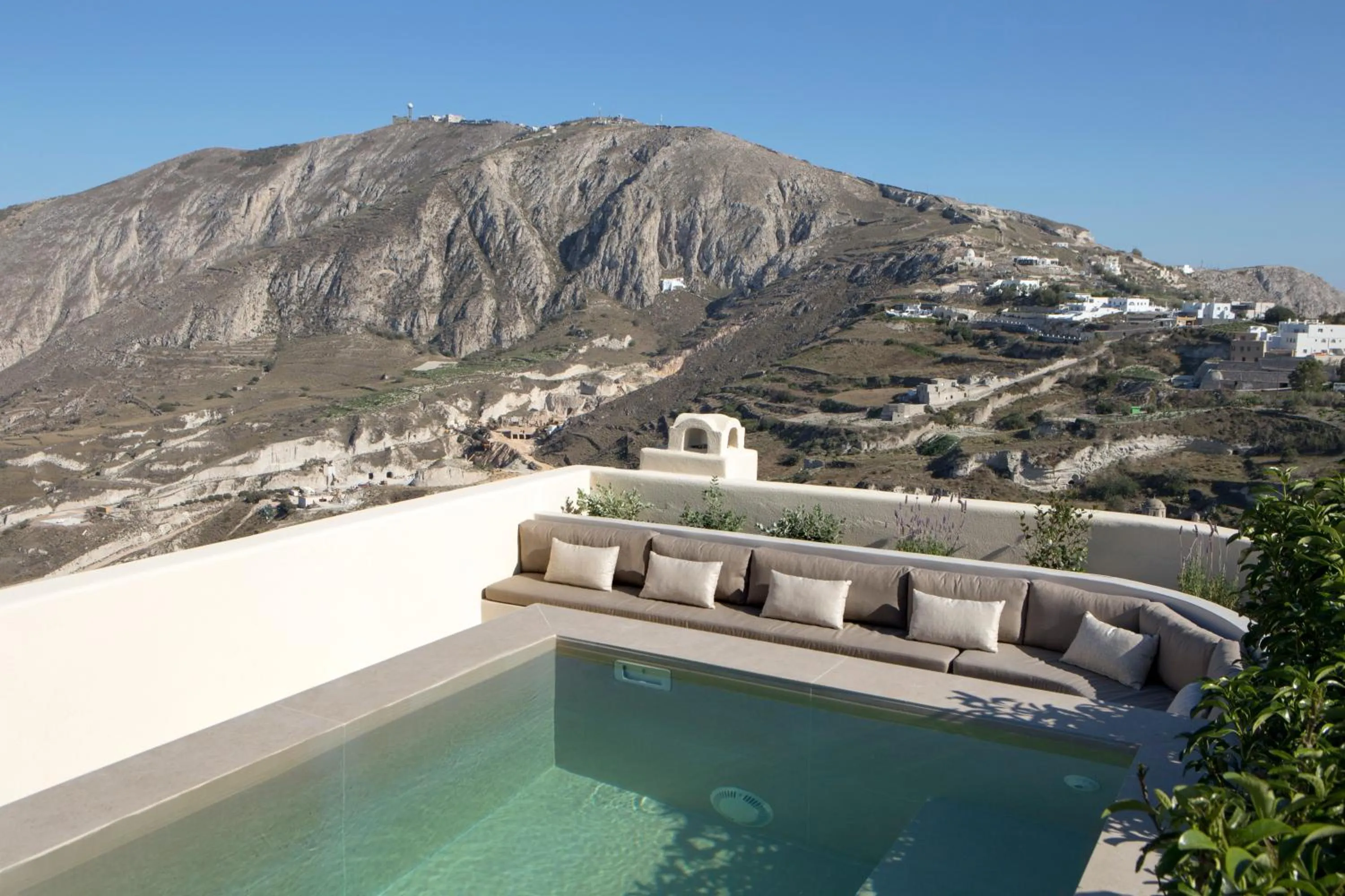 Hot Tub in Elessa Hotel