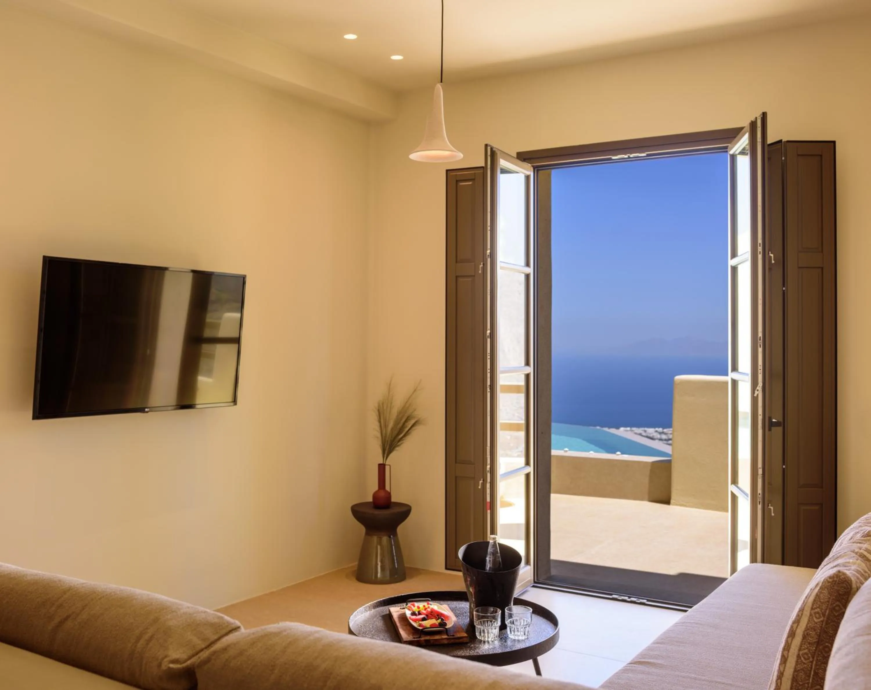 TV and multimedia in Elessa Hotel