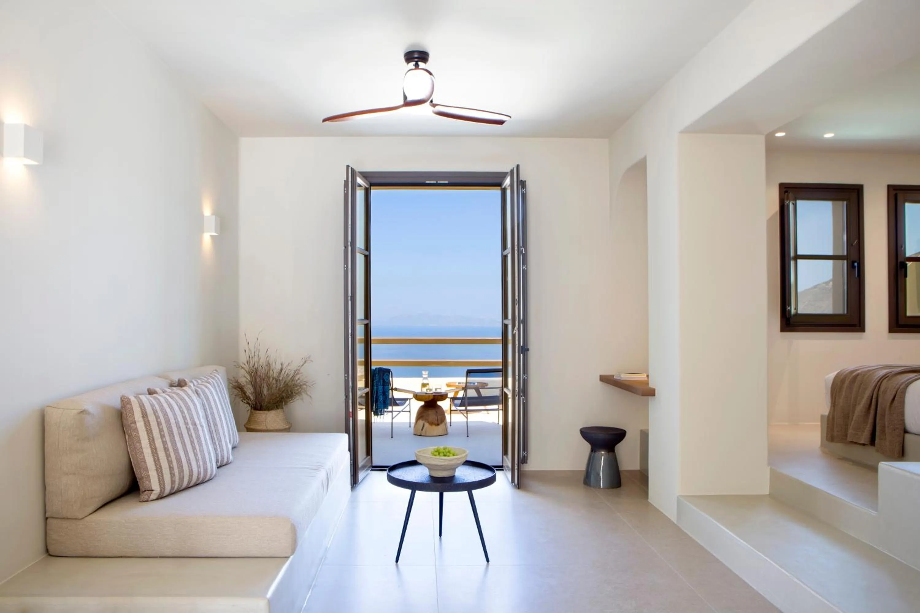 Seating area, Bed in Elessa Hotel