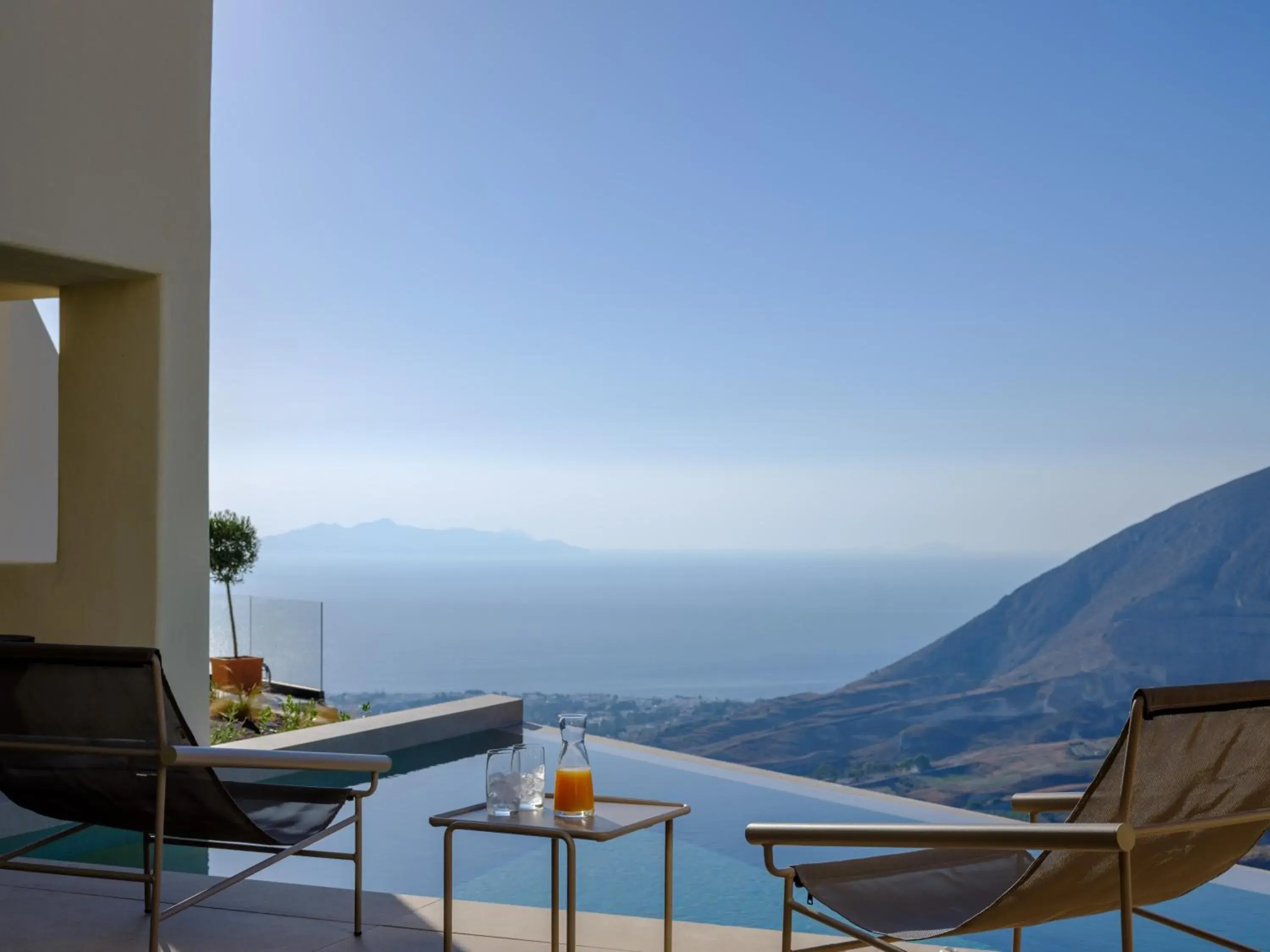 Senior Suite with Heated Pool and Sea View in Elessa Hotel Senior Suite with Heated Pool and Sea View in Elessa Hotel