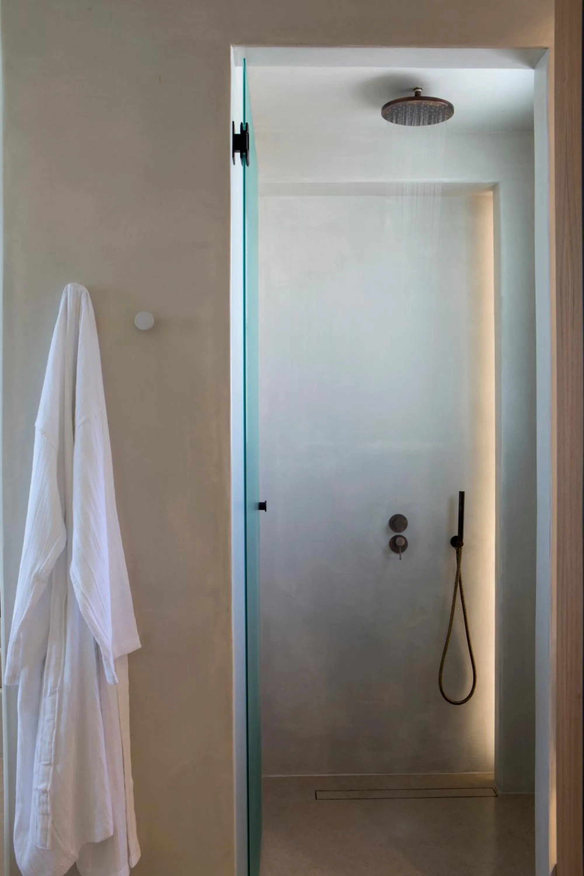Shower in Elessa Hotel