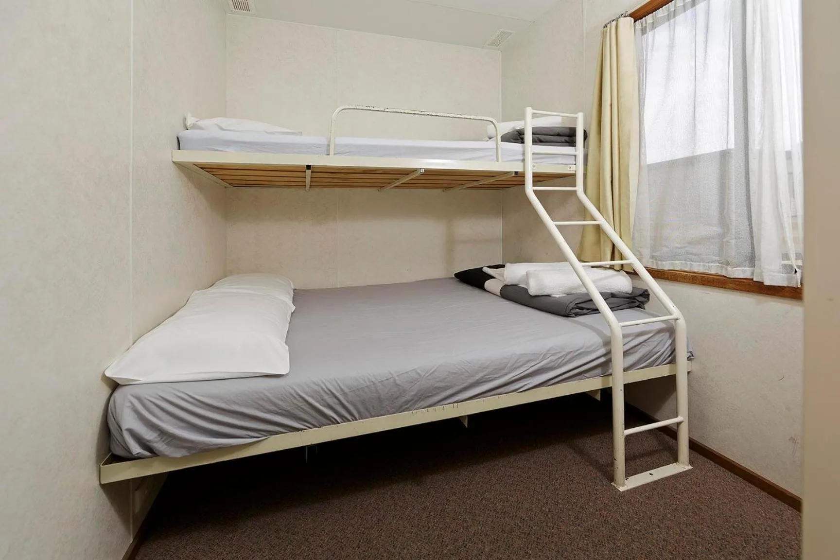 bunk bed, Bed in Mudgee Valley Park