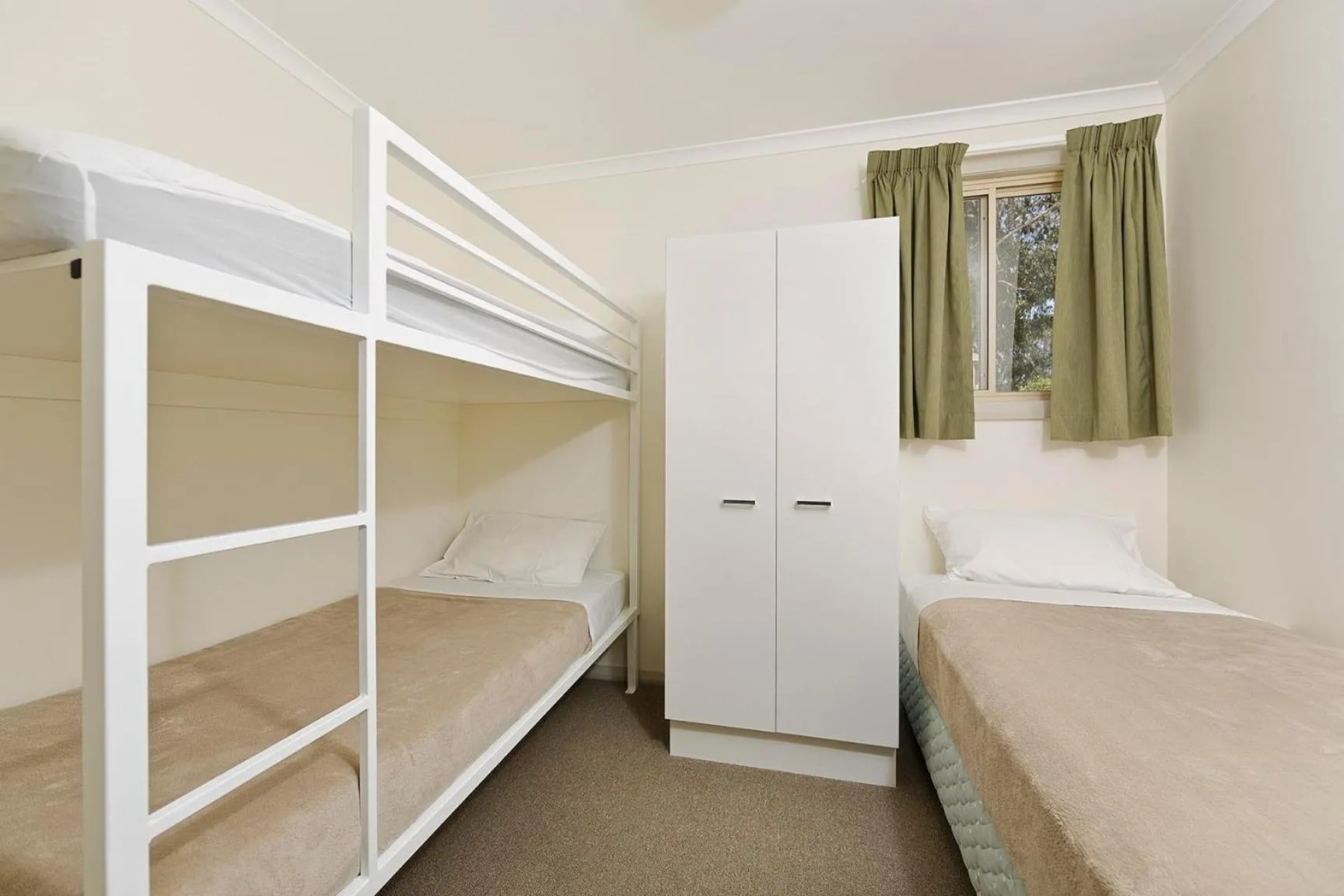 Photo of the whole room, Bed in Mudgee Valley Park