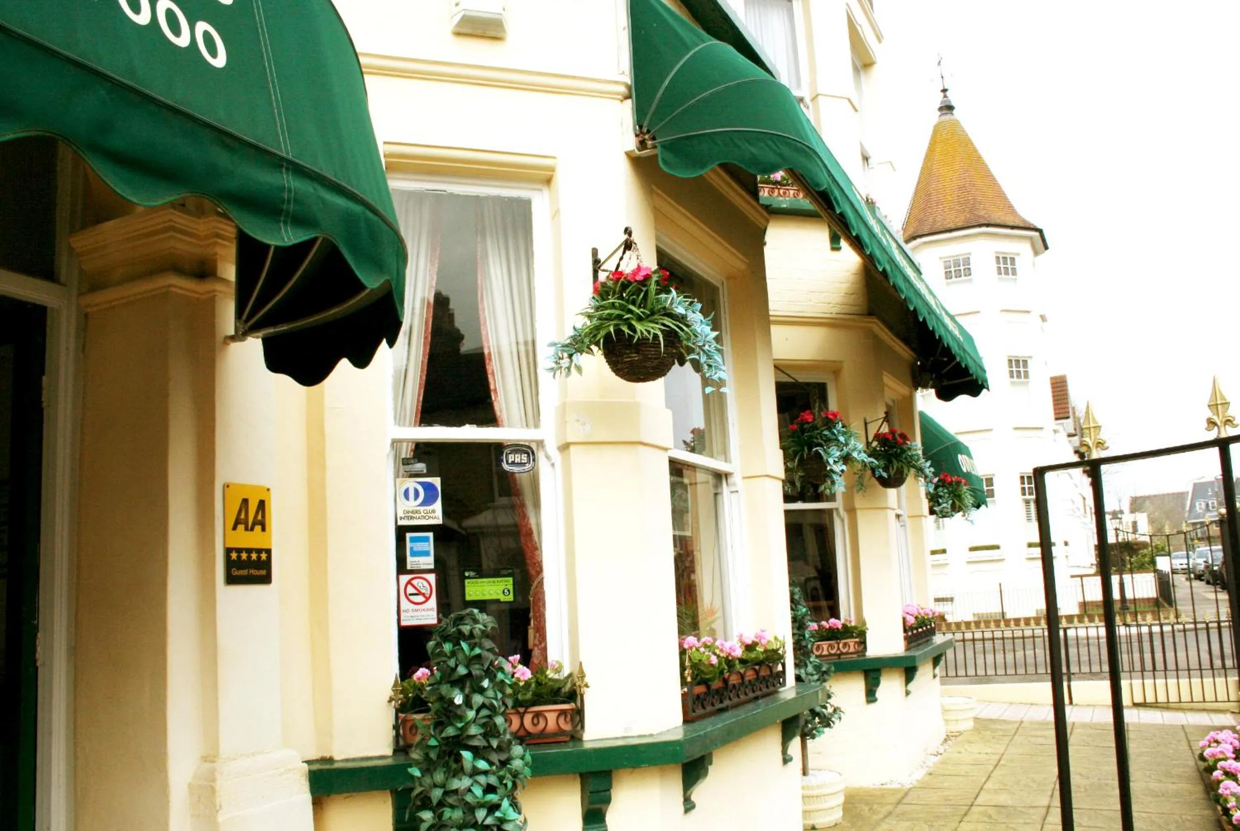 Day in Ilfracombe House Hotel - near Cliffs Pavilion