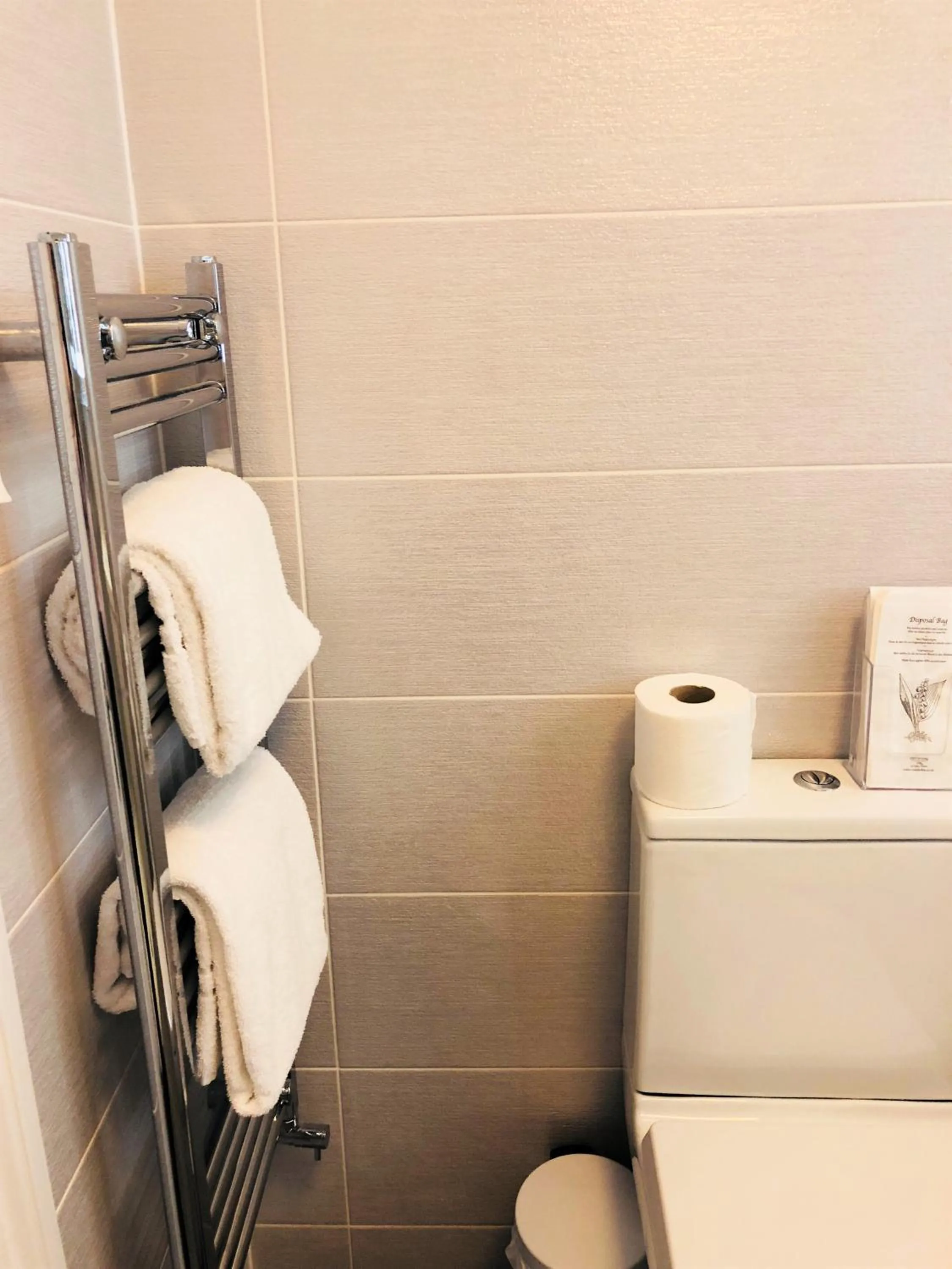 Bathroom in Ilfracombe House Hotel - near Cliffs Pavilion