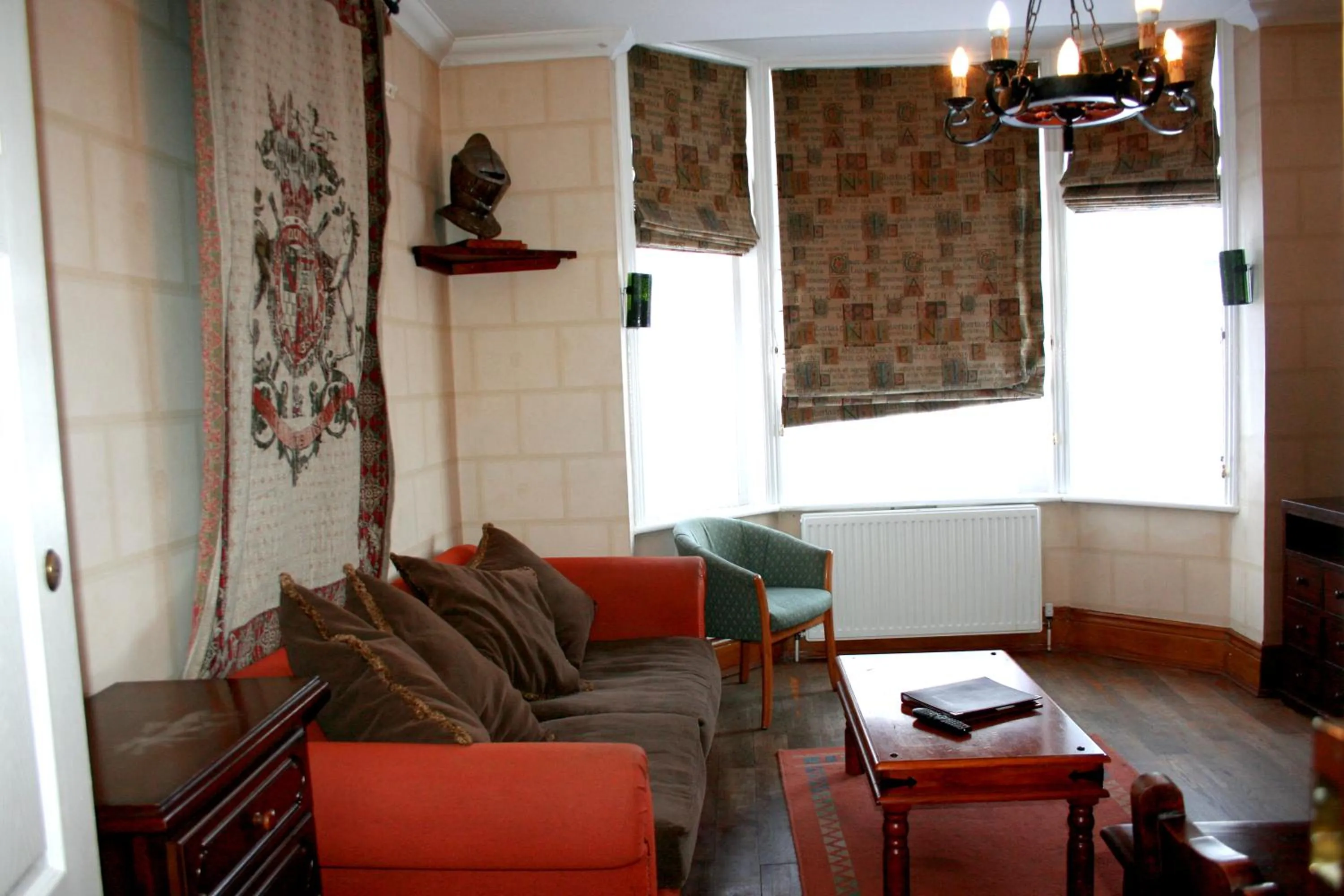 Living room in Ilfracombe House Hotel - near Cliffs Pavilion