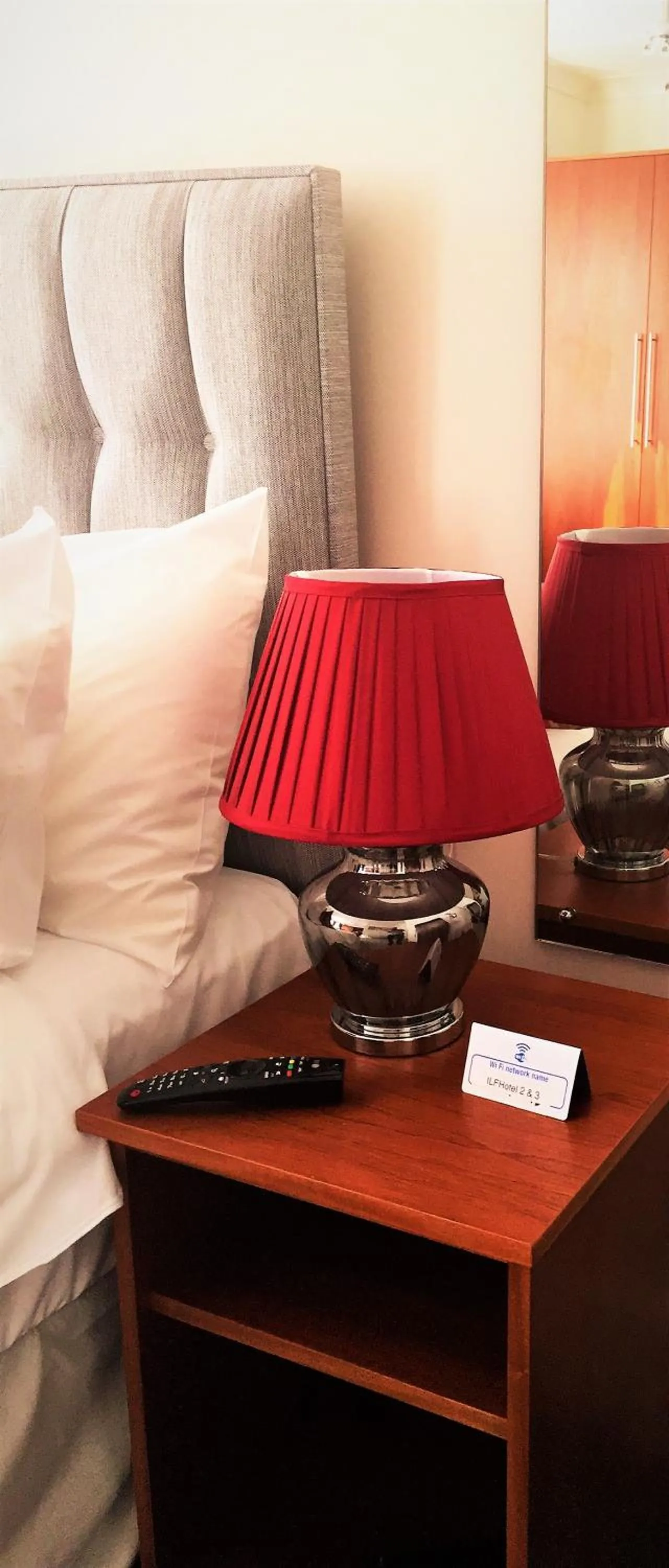 Bedroom, Bed in Ilfracombe House Hotel - near Cliffs Pavilion