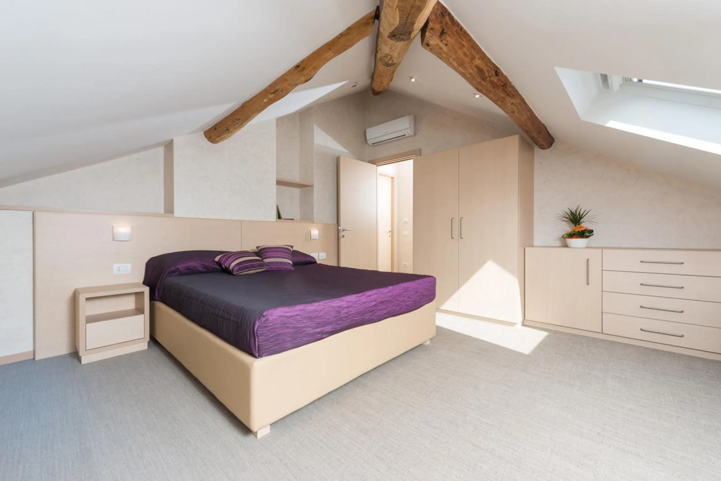 Bedroom, Bed in Hotel Helvetia