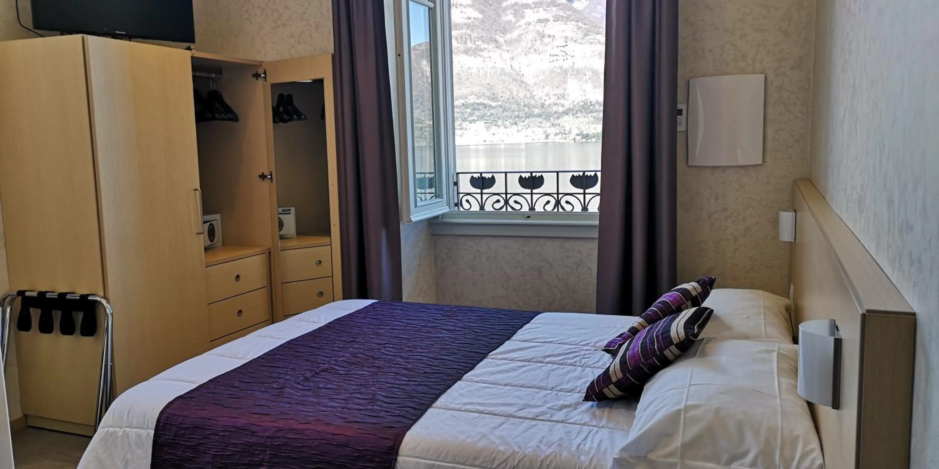 Photo of the whole room, Bed in Hotel Helvetia