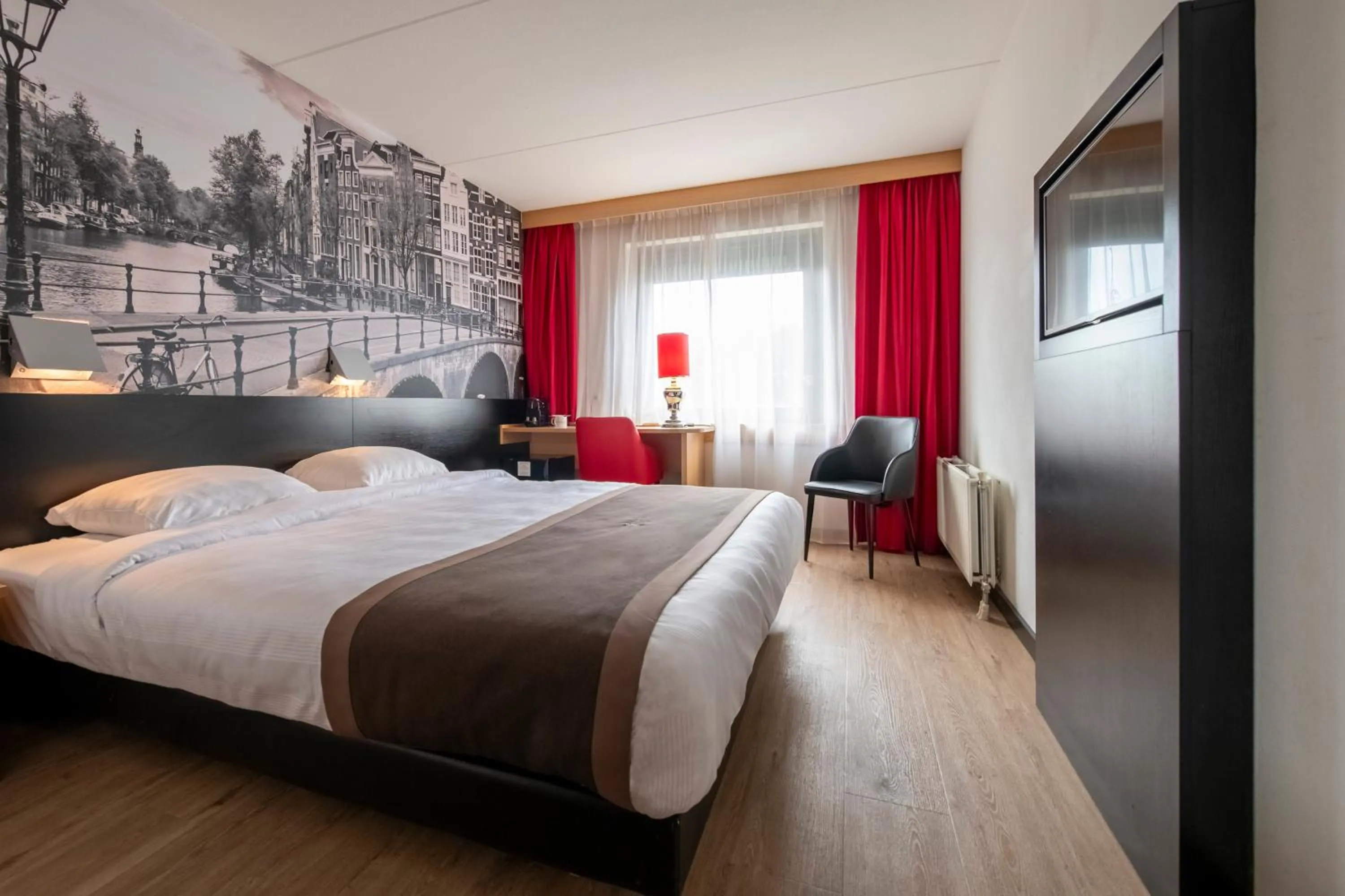 Bedroom, Bed in Bastion Hotel Amsterdam Amstel