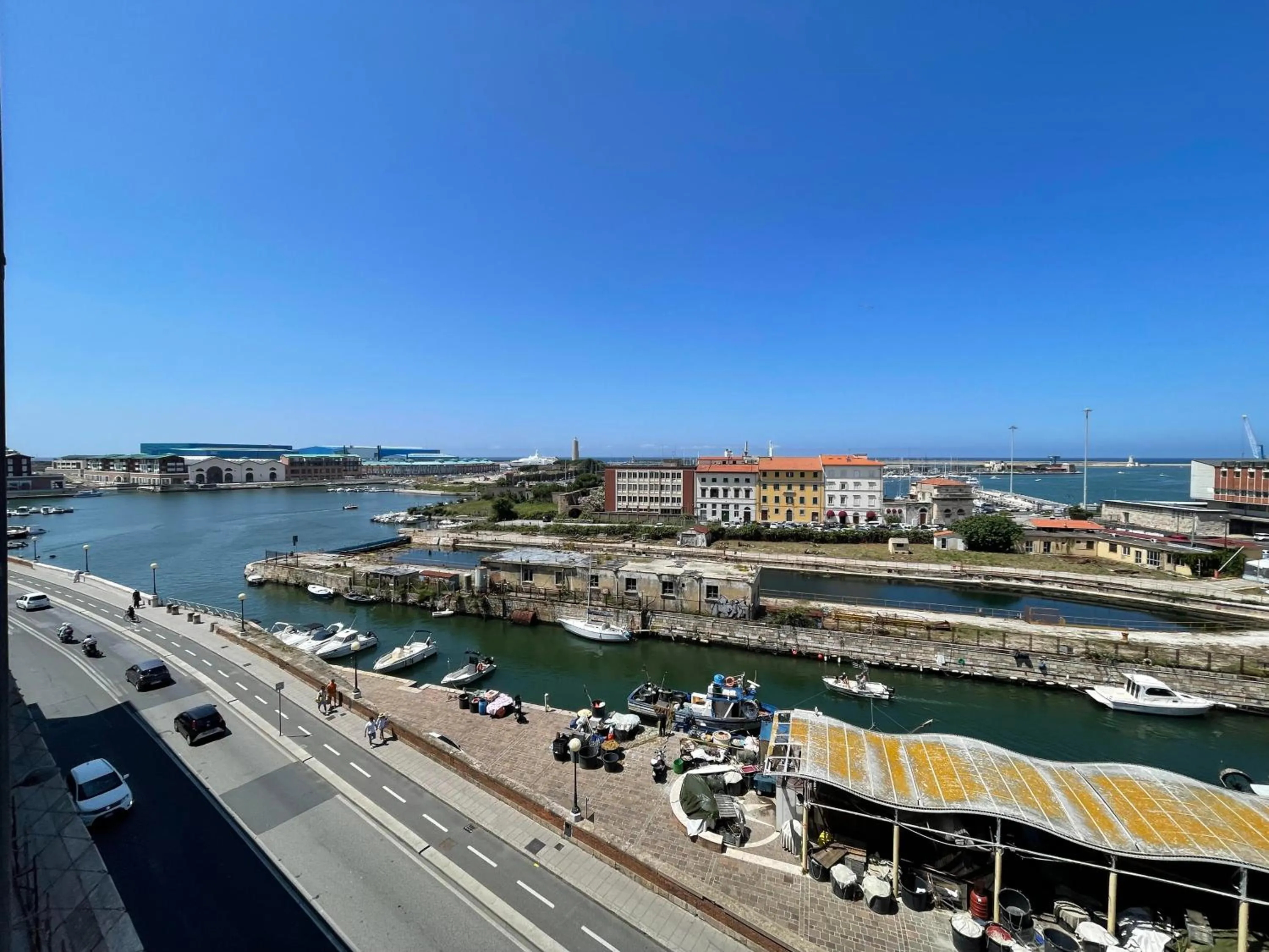 Property building in Japandi, Appartamento Zona Porto Mediceo Livorno