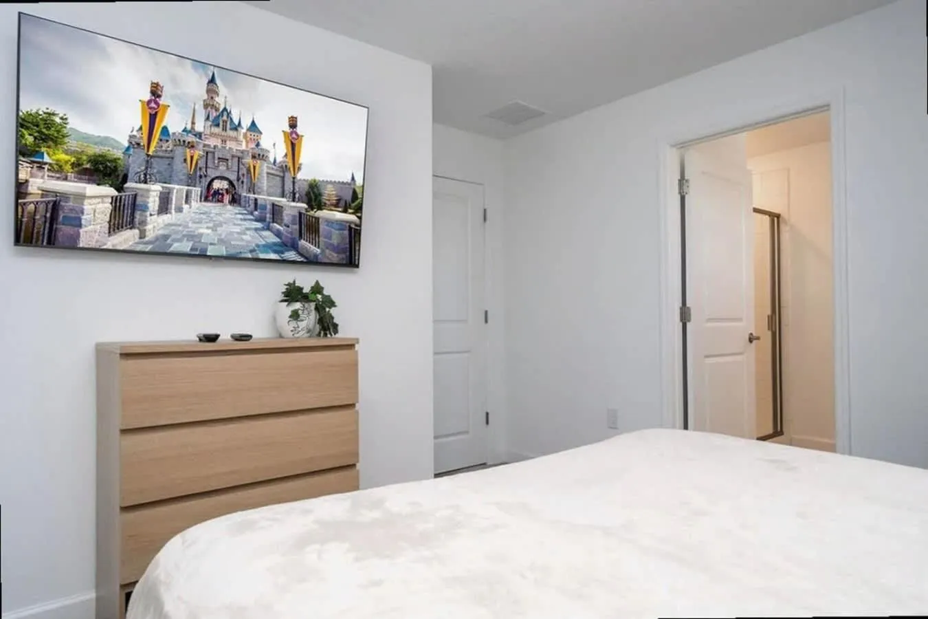 Bed in Splendid 5Bd Close to Disney at Storey Lake 4251